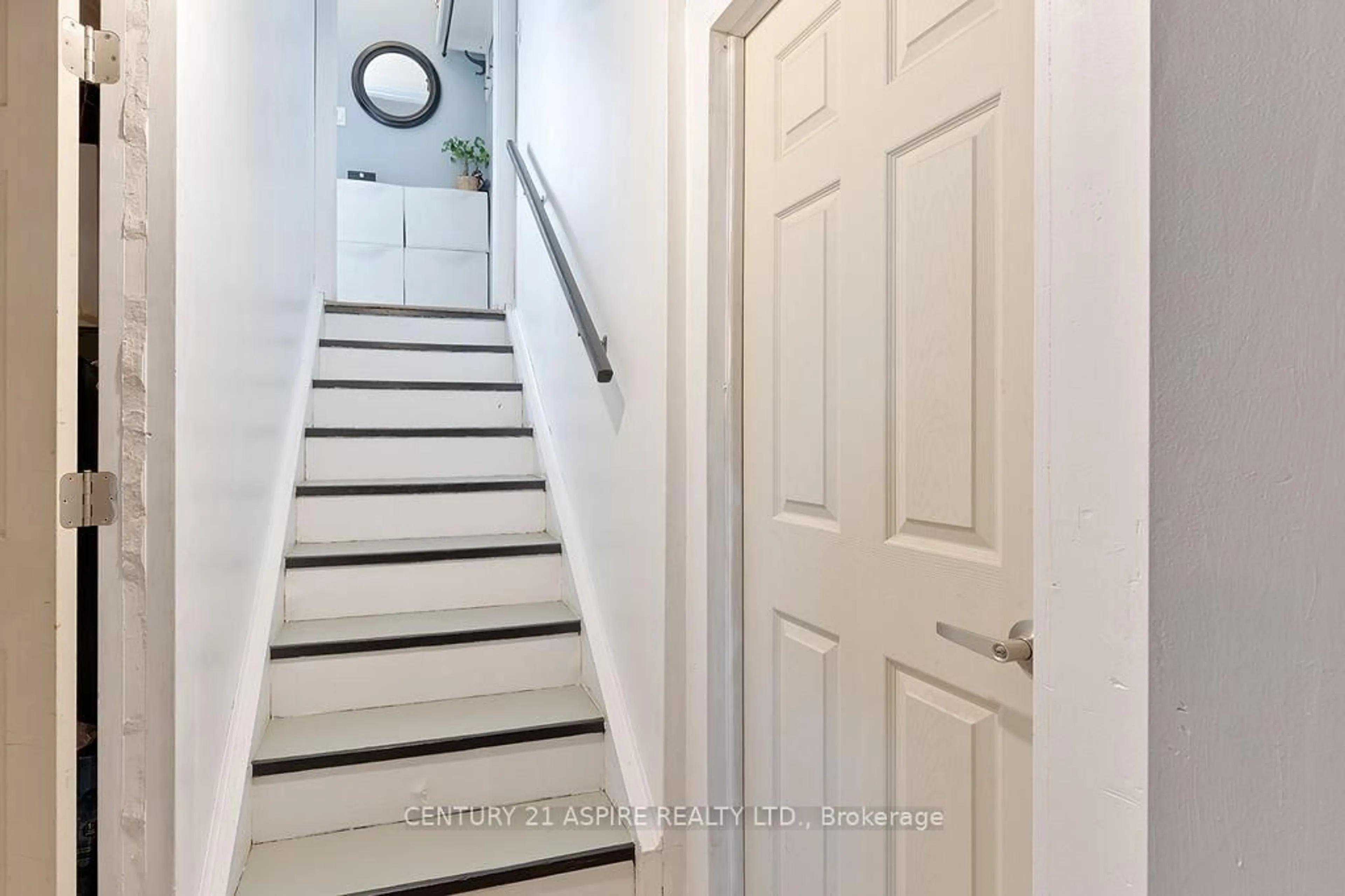 Stairs for 368 Bell St, Pembroke Ontario K8A 2K4