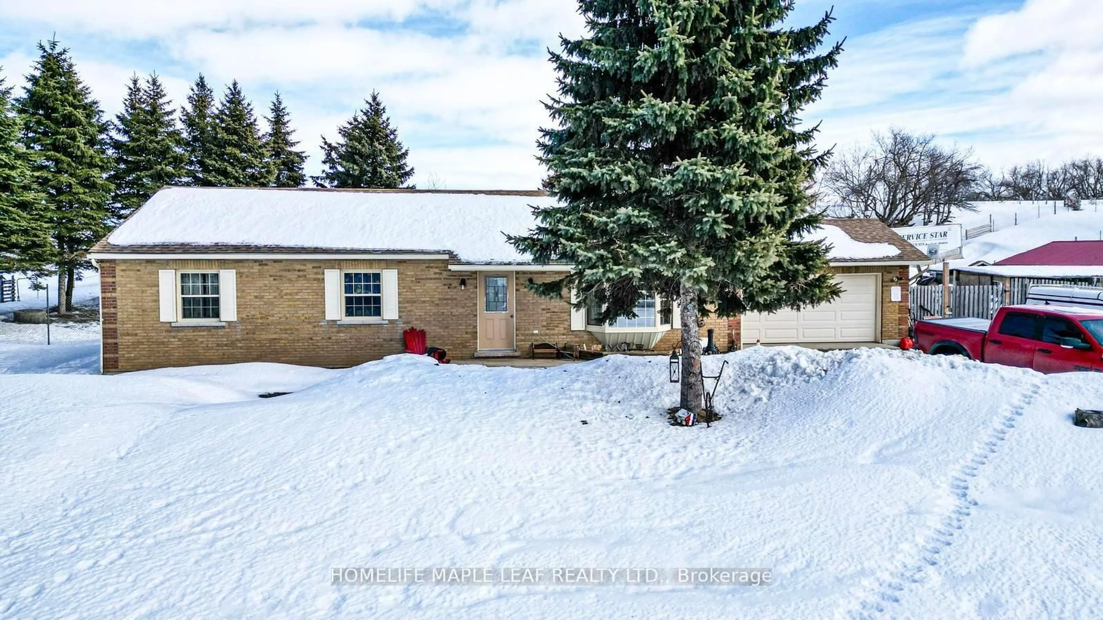 A pic from outside/outdoor area/front of a property/back of a property/a pic from drone, street for 935545 Airport Rd, Mono Ontario L9V 1C3