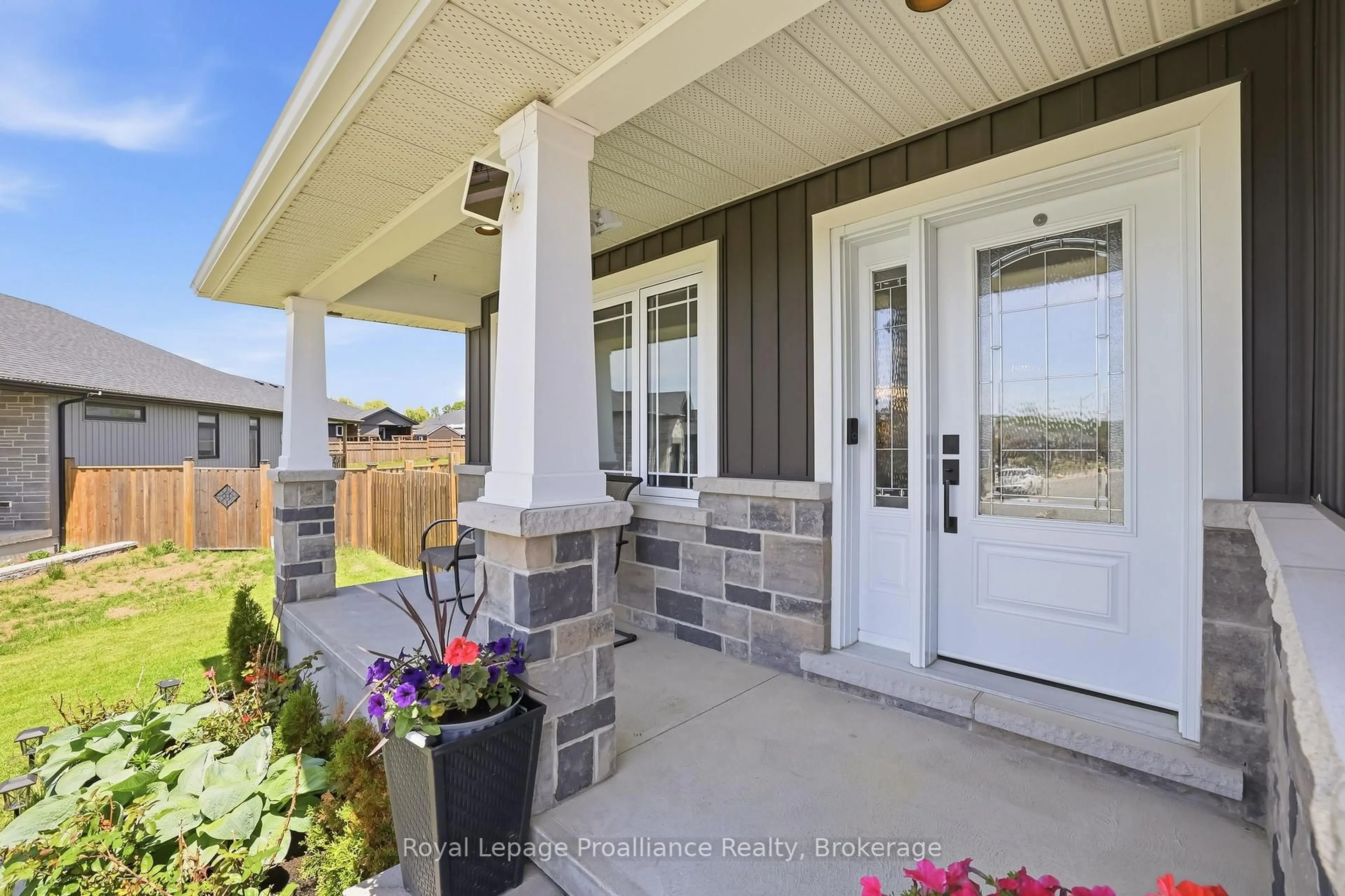 Indoor entryway for 31 Gavin Cres, Quinte West Ontario K8V 0H2