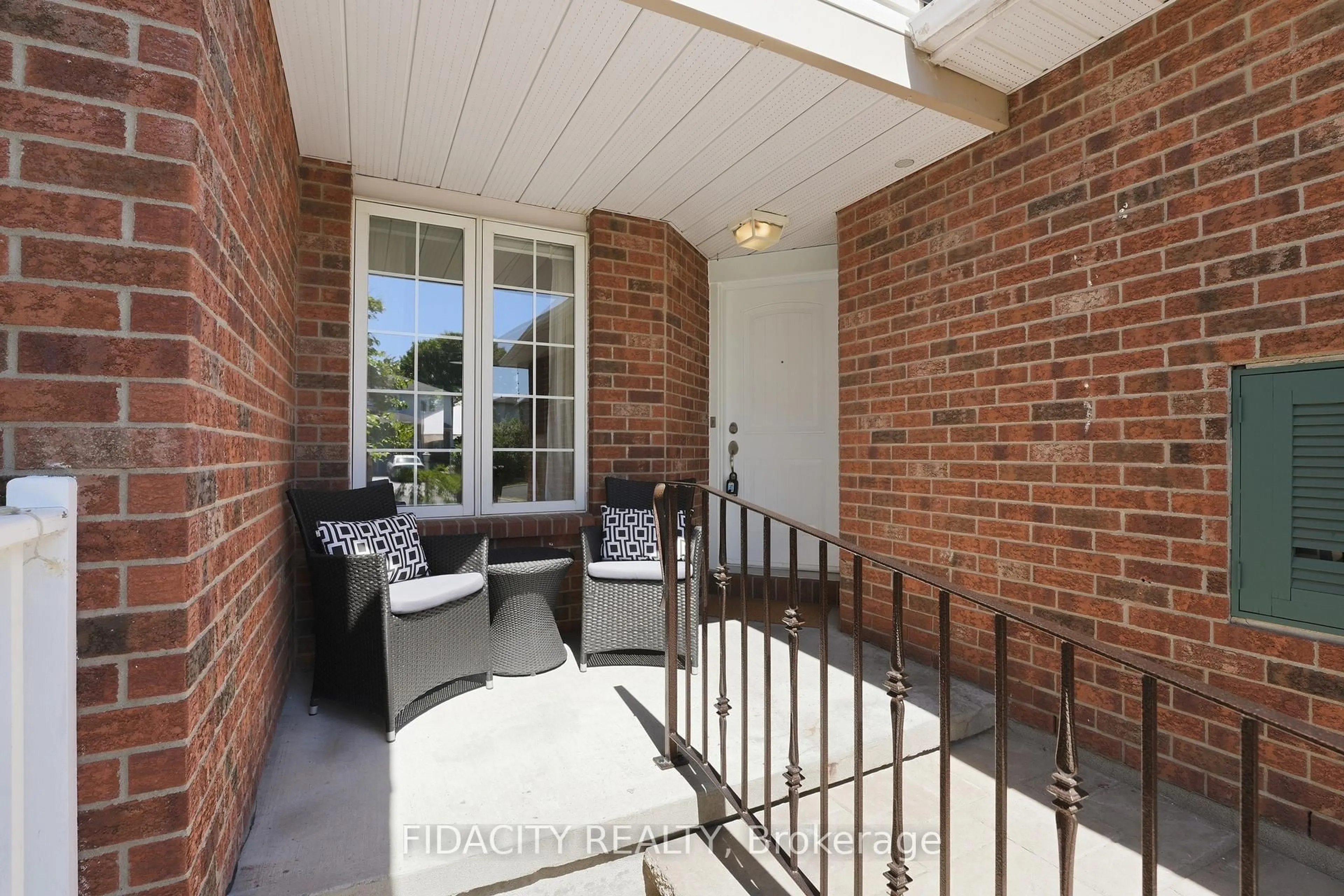 Patio, street for 173 Whalings Circ, Stittsville Ontario K2S 1S4