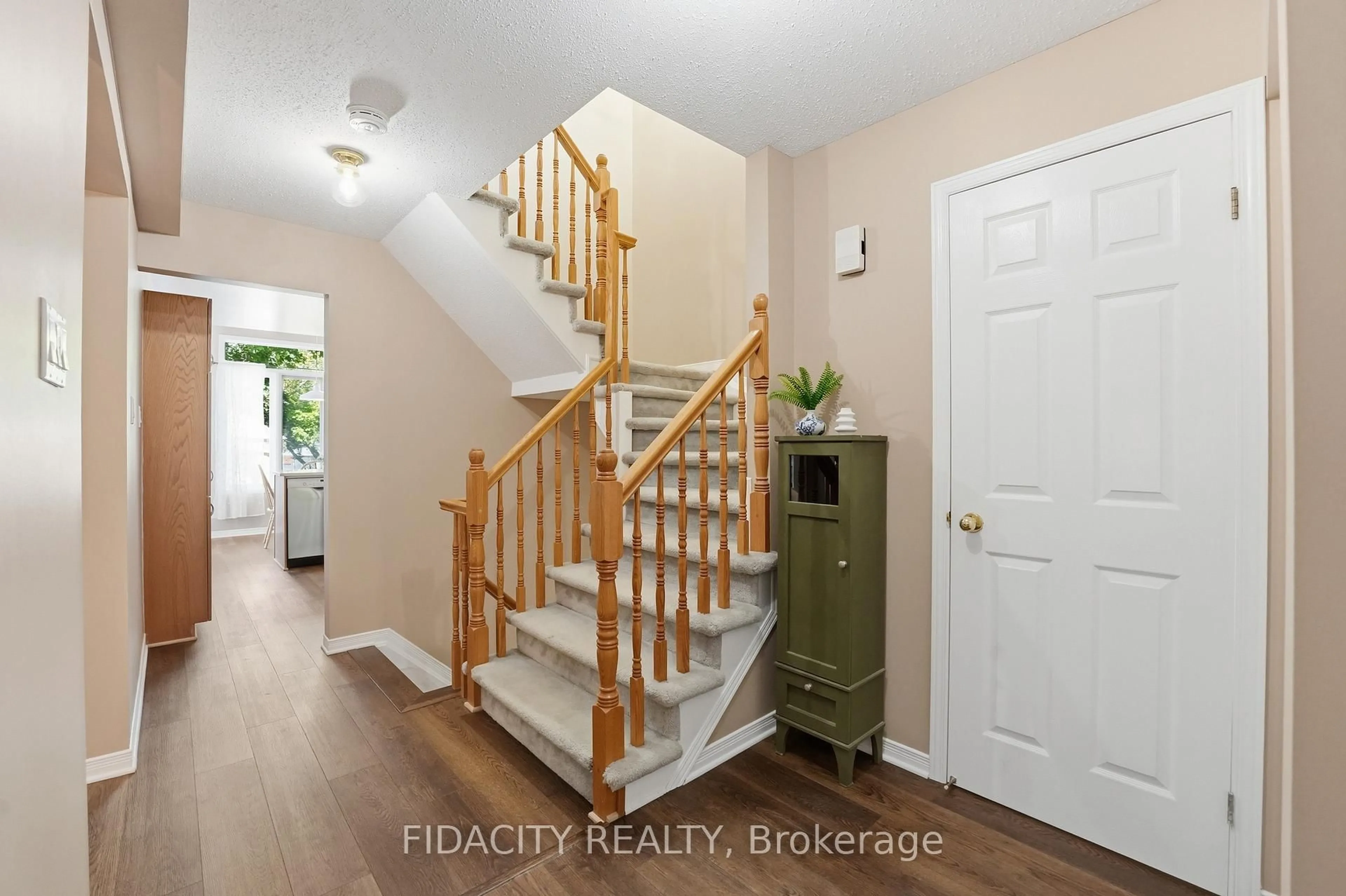 Indoor entryway for 173 Whalings Circ, Stittsville Ontario K2S 1S4