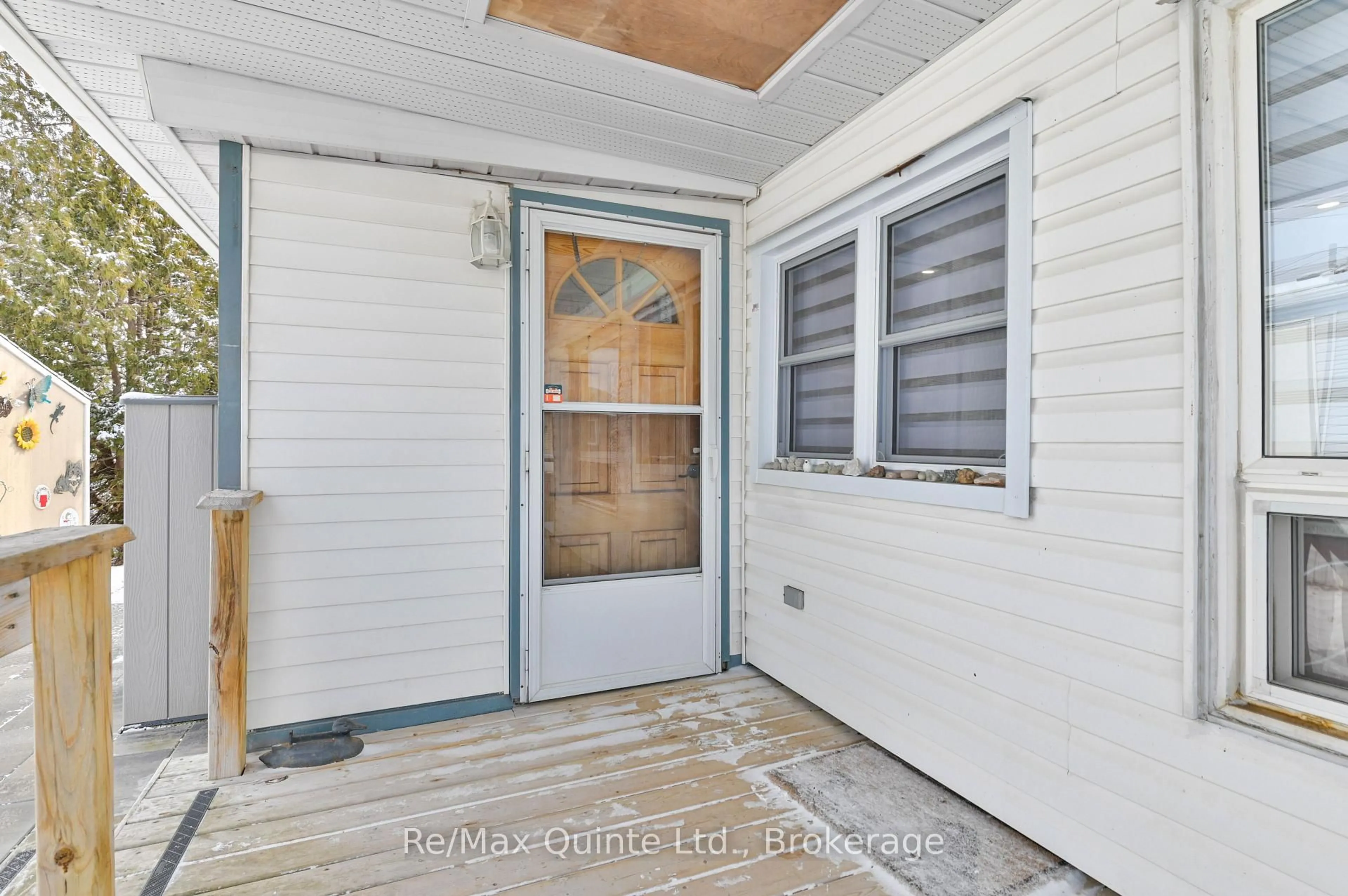 Indoor entryway for 311 Dundas St #31, Quinte West Ontario K8V 1M1