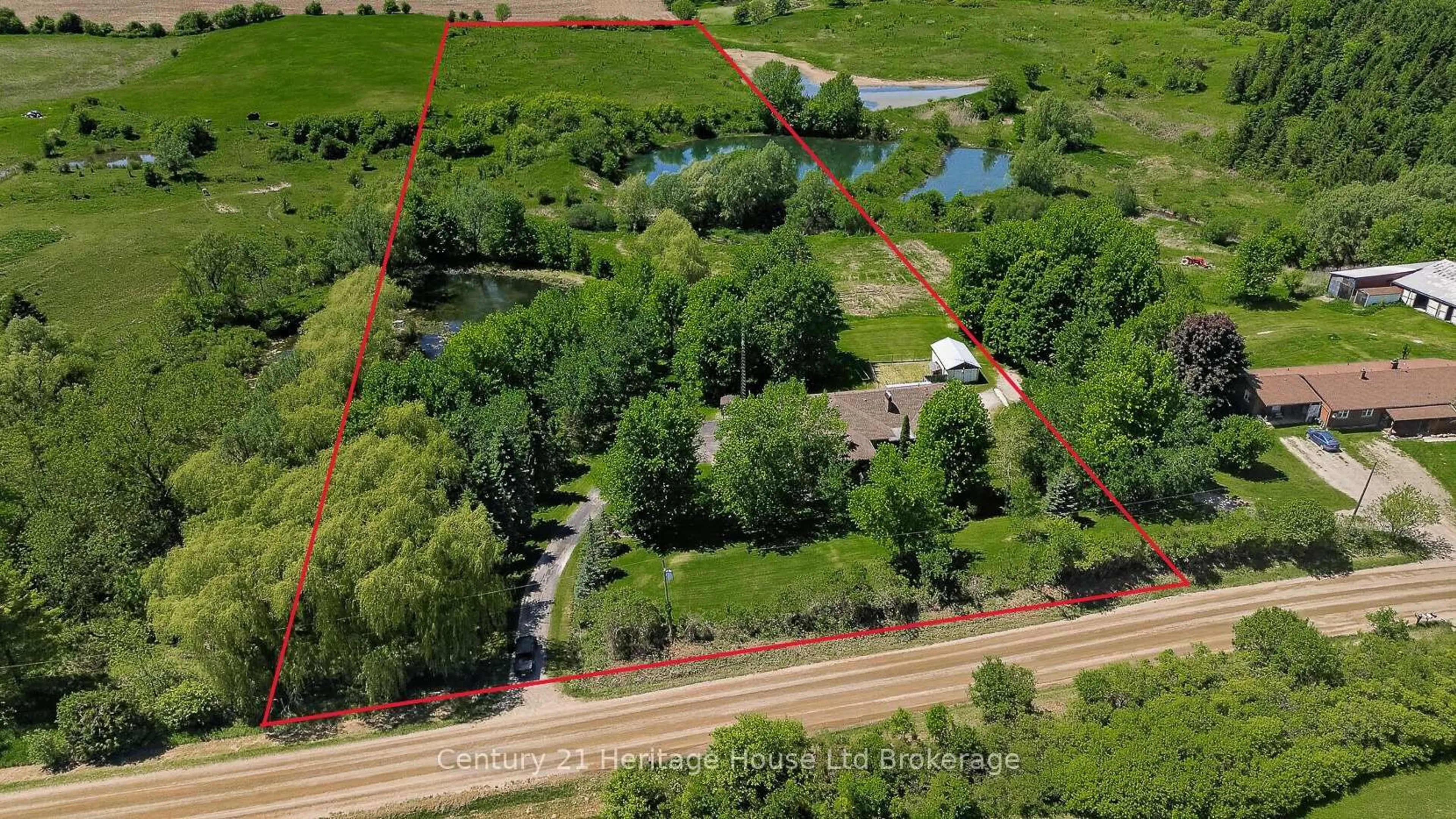 A pic from outside/outdoor area/front of a property/back of a property/a pic from drone, unknown for 257 Bateman Line, Brant Ontario N0E 1K0