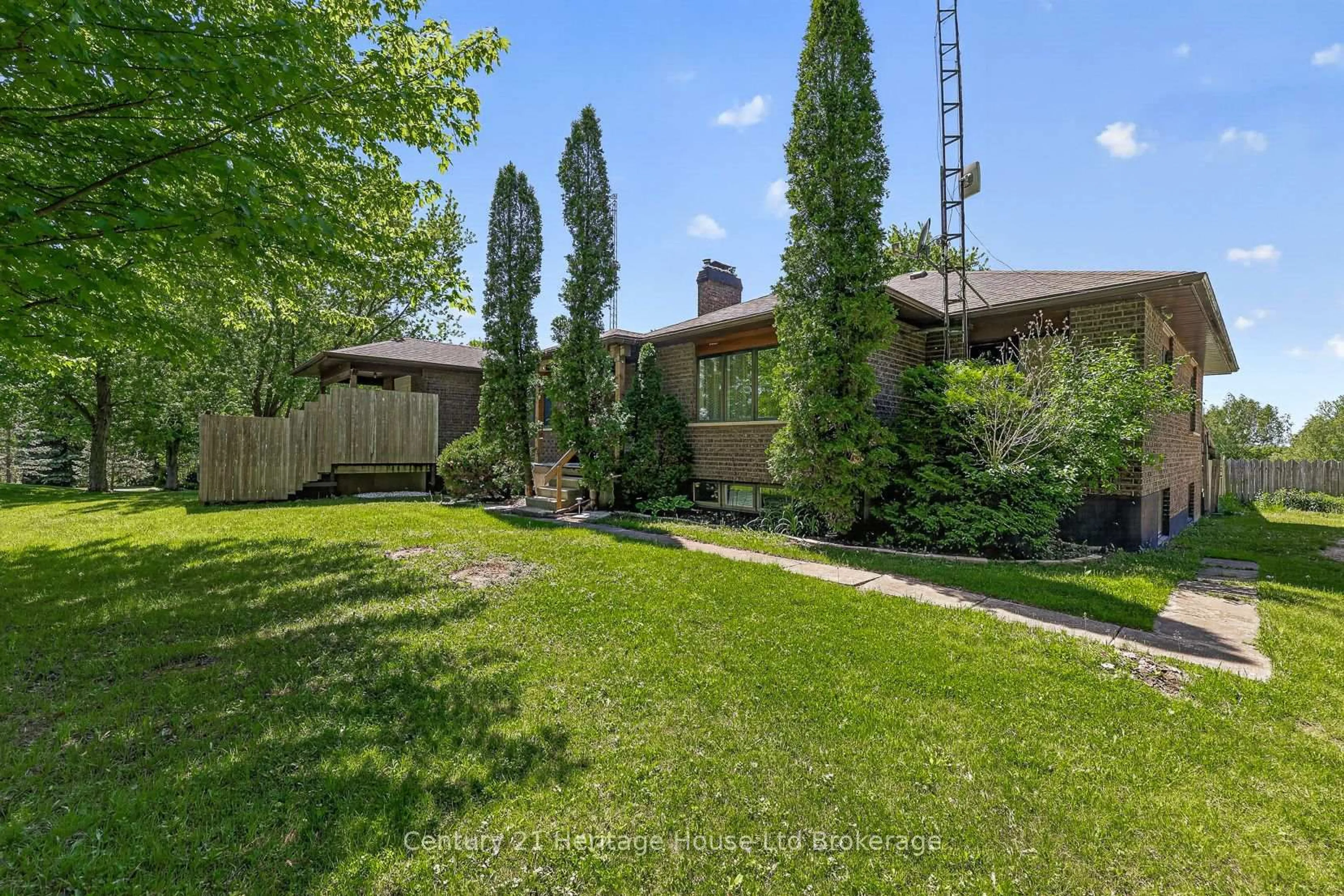A pic from outside/outdoor area/front of a property/back of a property/a pic from drone, street for 257 Bateman Line, Brant Ontario N0E 1K0