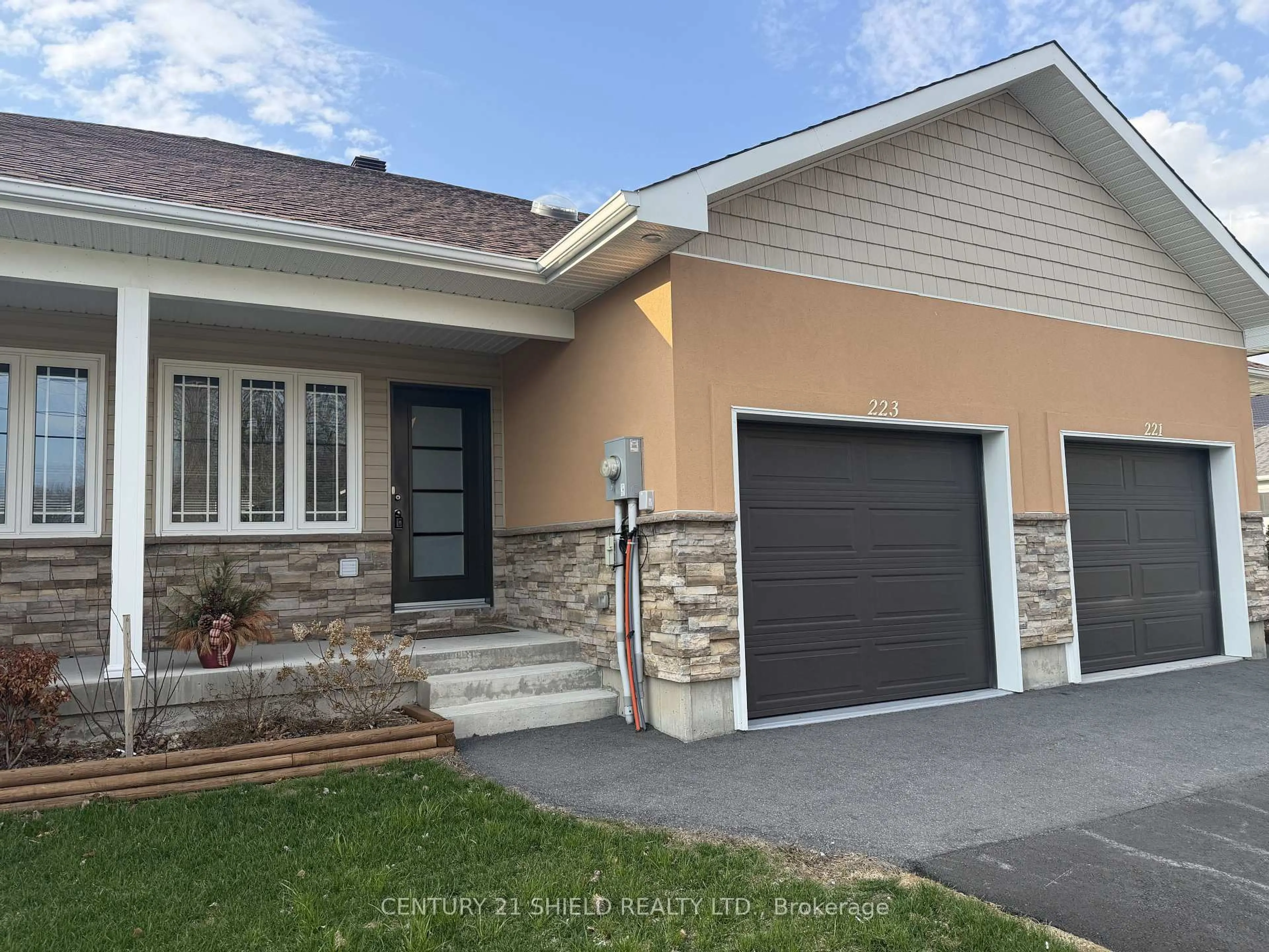 Home with vinyl exterior material, street for 223 Third St, Cornwall Ontario K6J 0B6