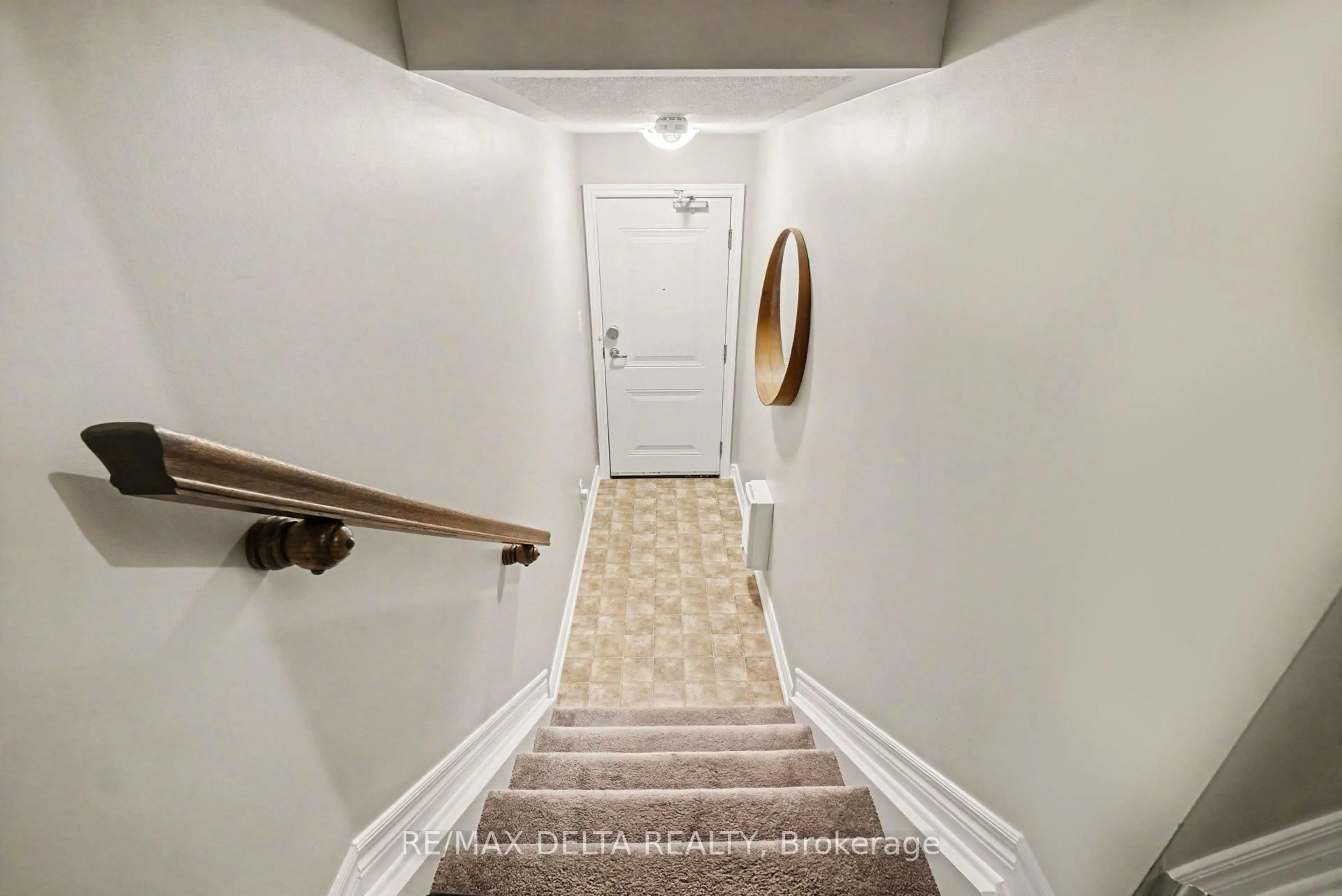 Indoor entryway for 301B Des Tilleuls Private #216, Ottawa Ontario K4A 1B7