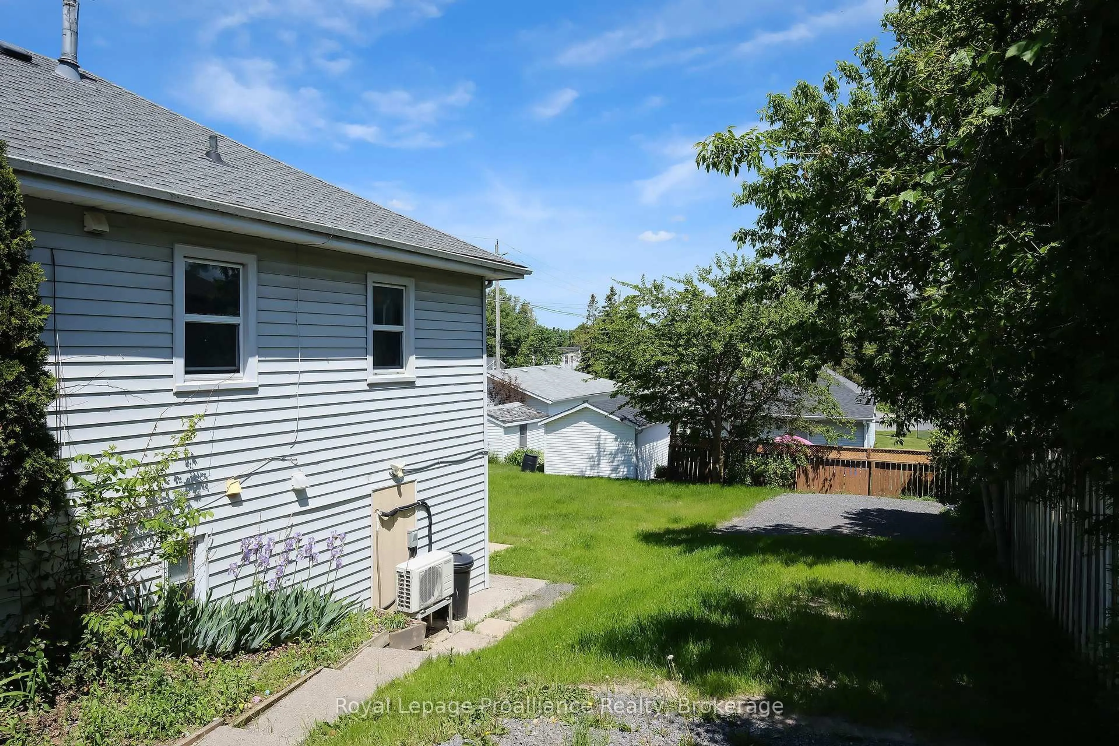 Unknown for 100 Crown St, Quinte West Ontario K8V 1P4
