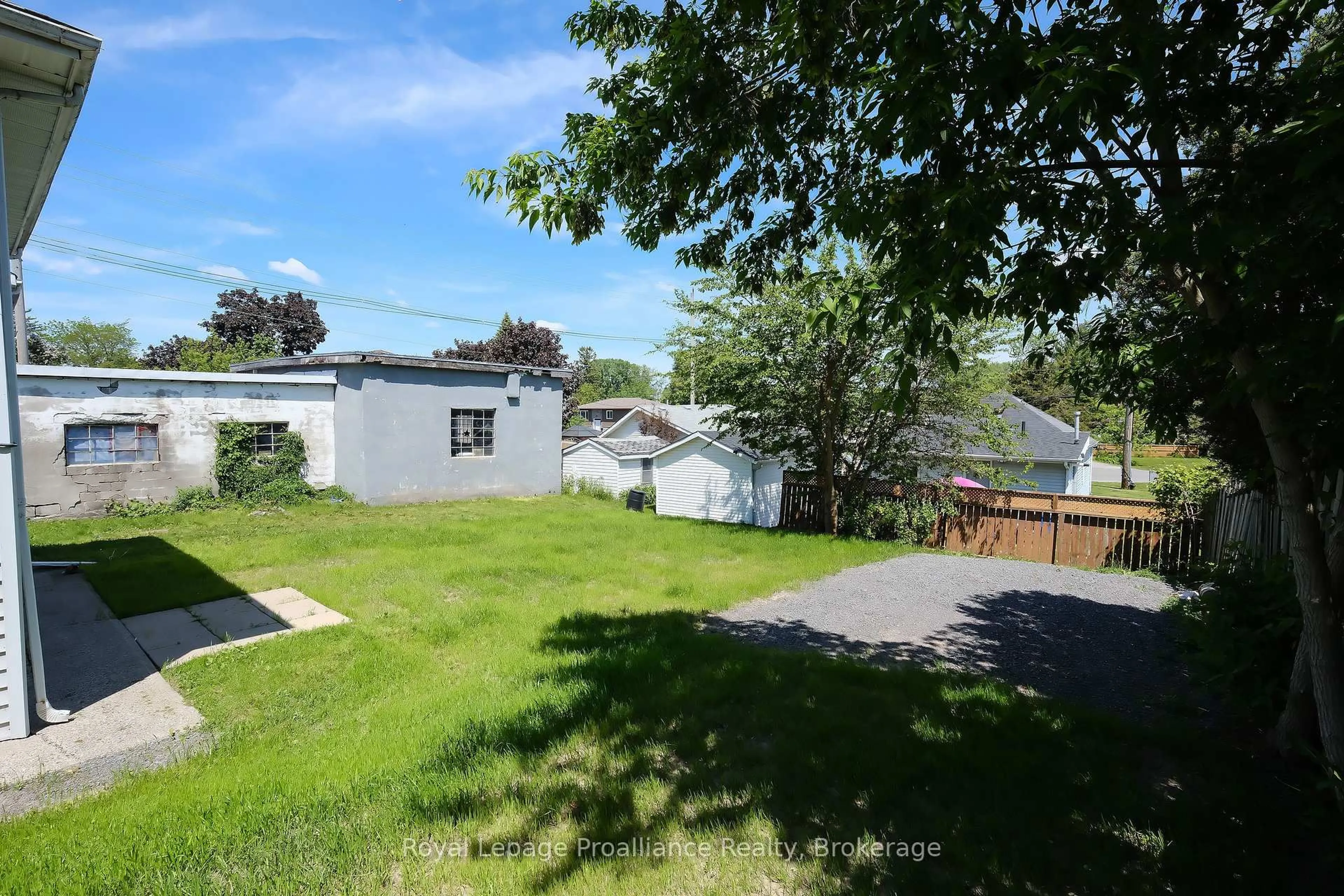 A pic from outside/outdoor area/front of a property/back of a property/a pic from drone, unknown for 100 Crown St, Quinte West Ontario K8V 1P4
