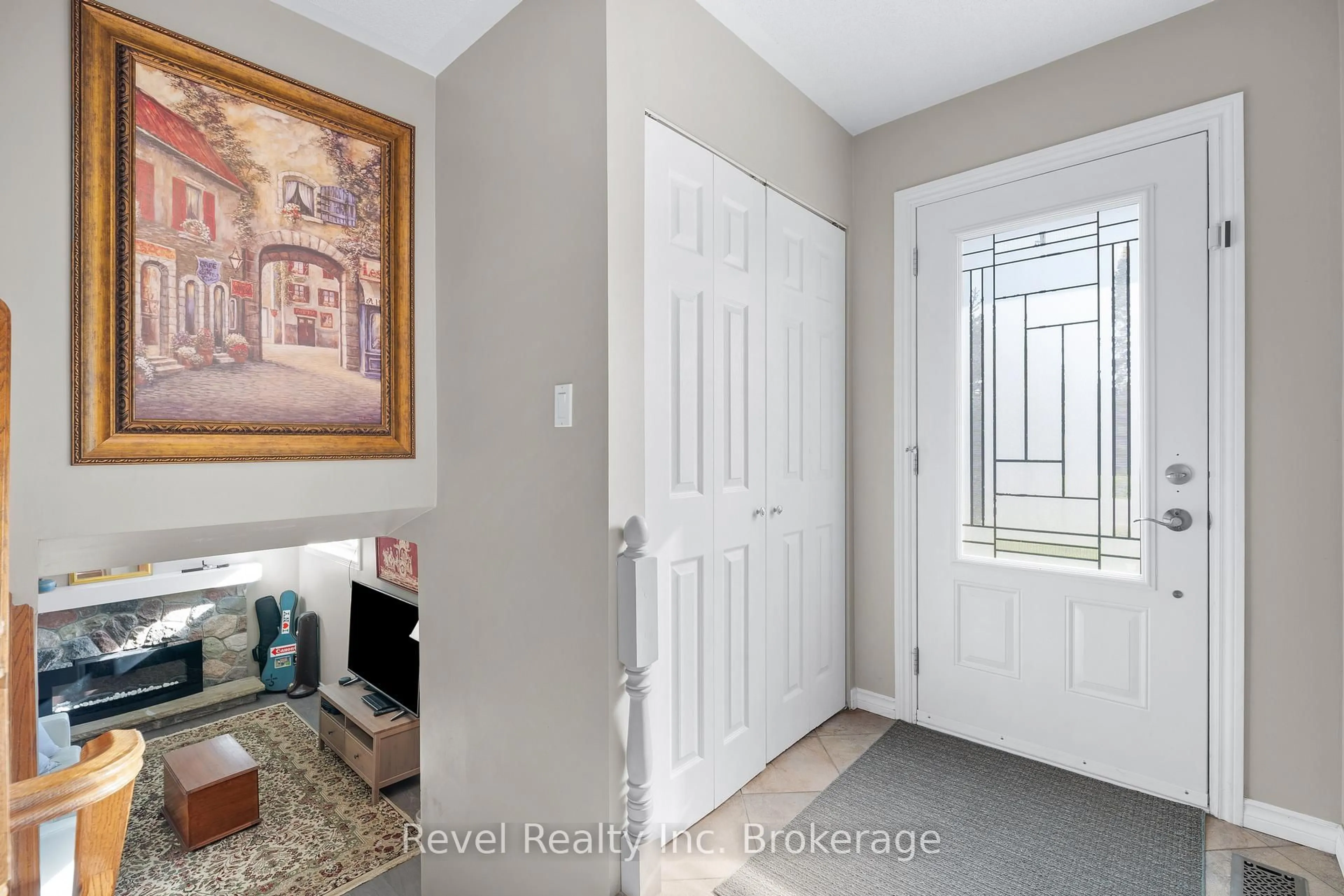 Indoor entryway for 26 Nipissing Cres, North Bay Ontario P1A 2V7