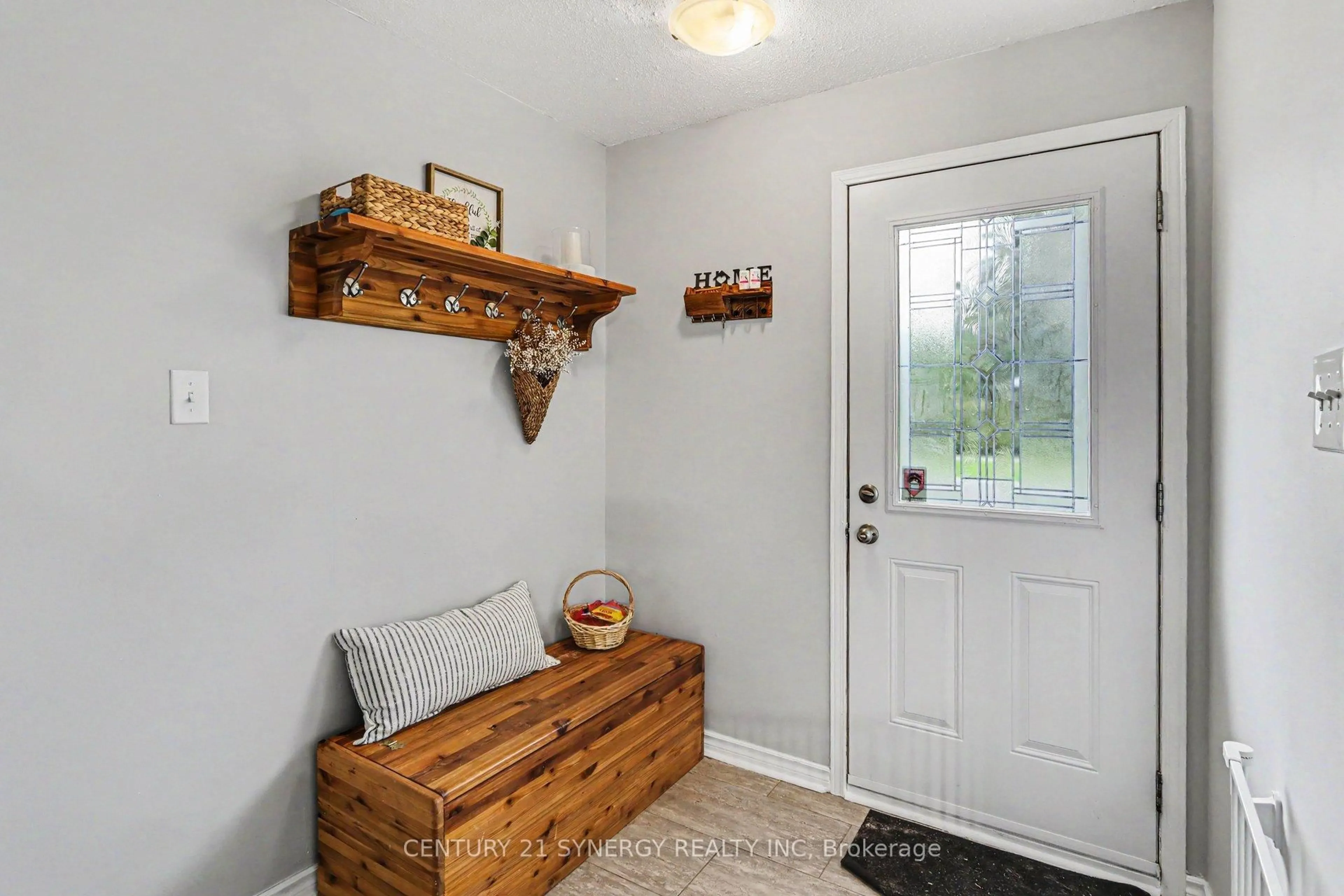 Indoor entryway for 220 MILLROAD Way, Orleans Ontario K1E 2C9