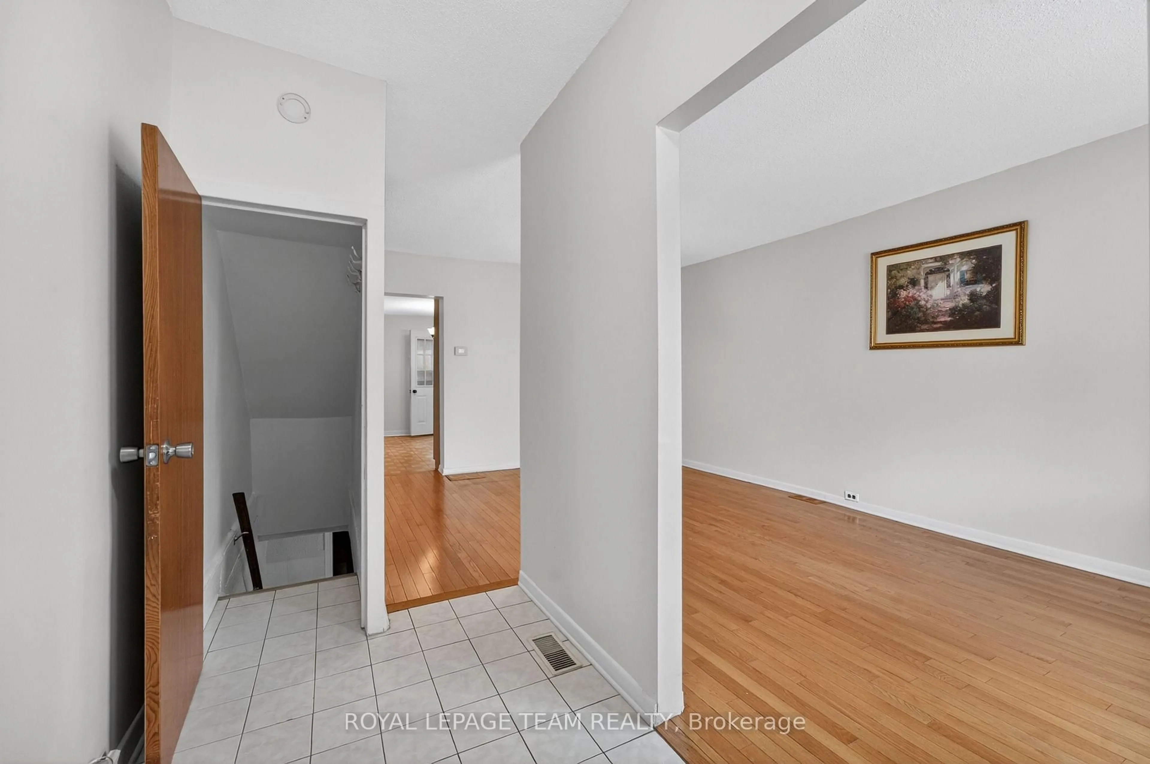 Unknown for 274 Breezehill Ave, Ottawa Ontario K1Y 2J3