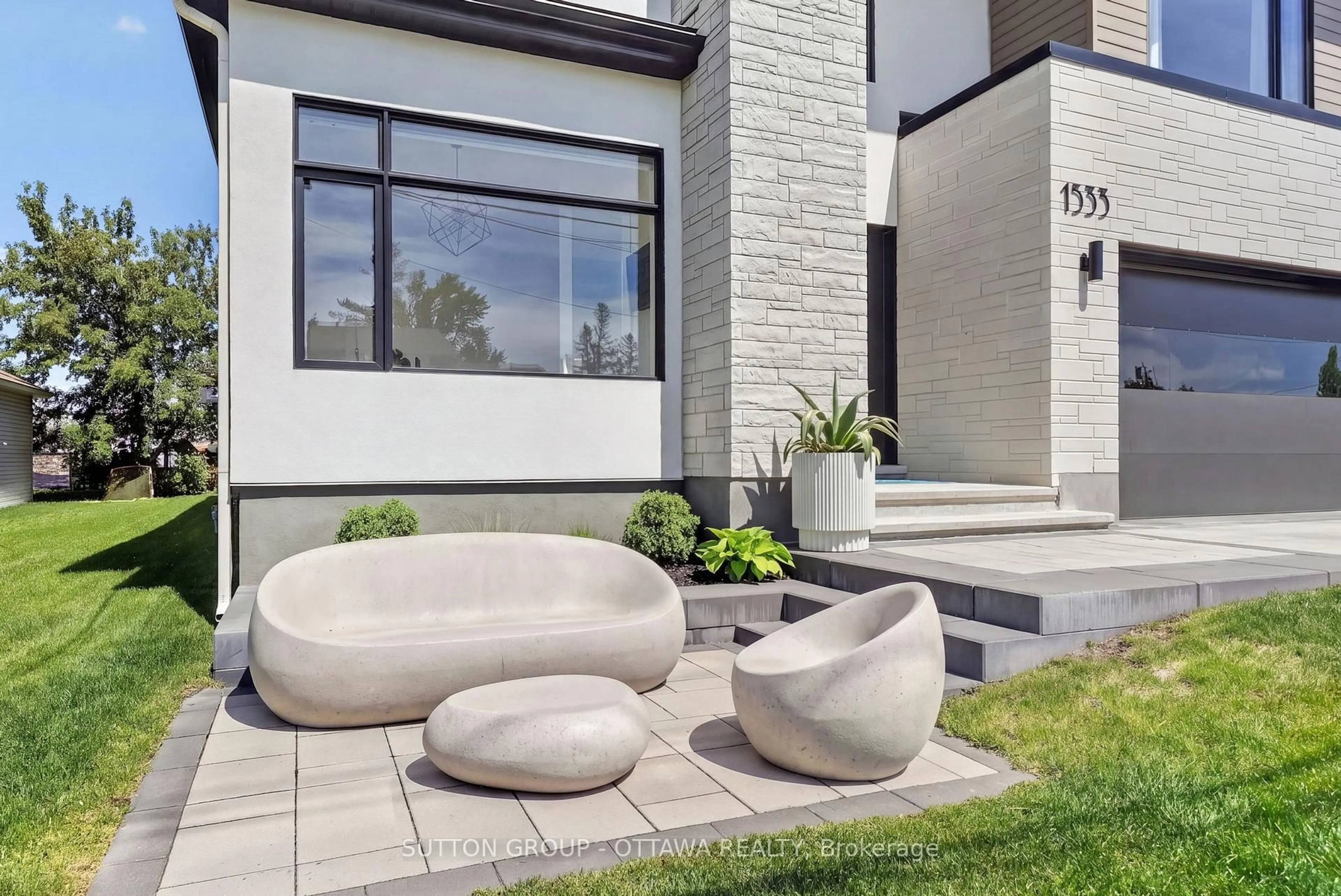 Patio, street for 1533 Rosebella Ave, Ottawa Ontario K1T 1G6