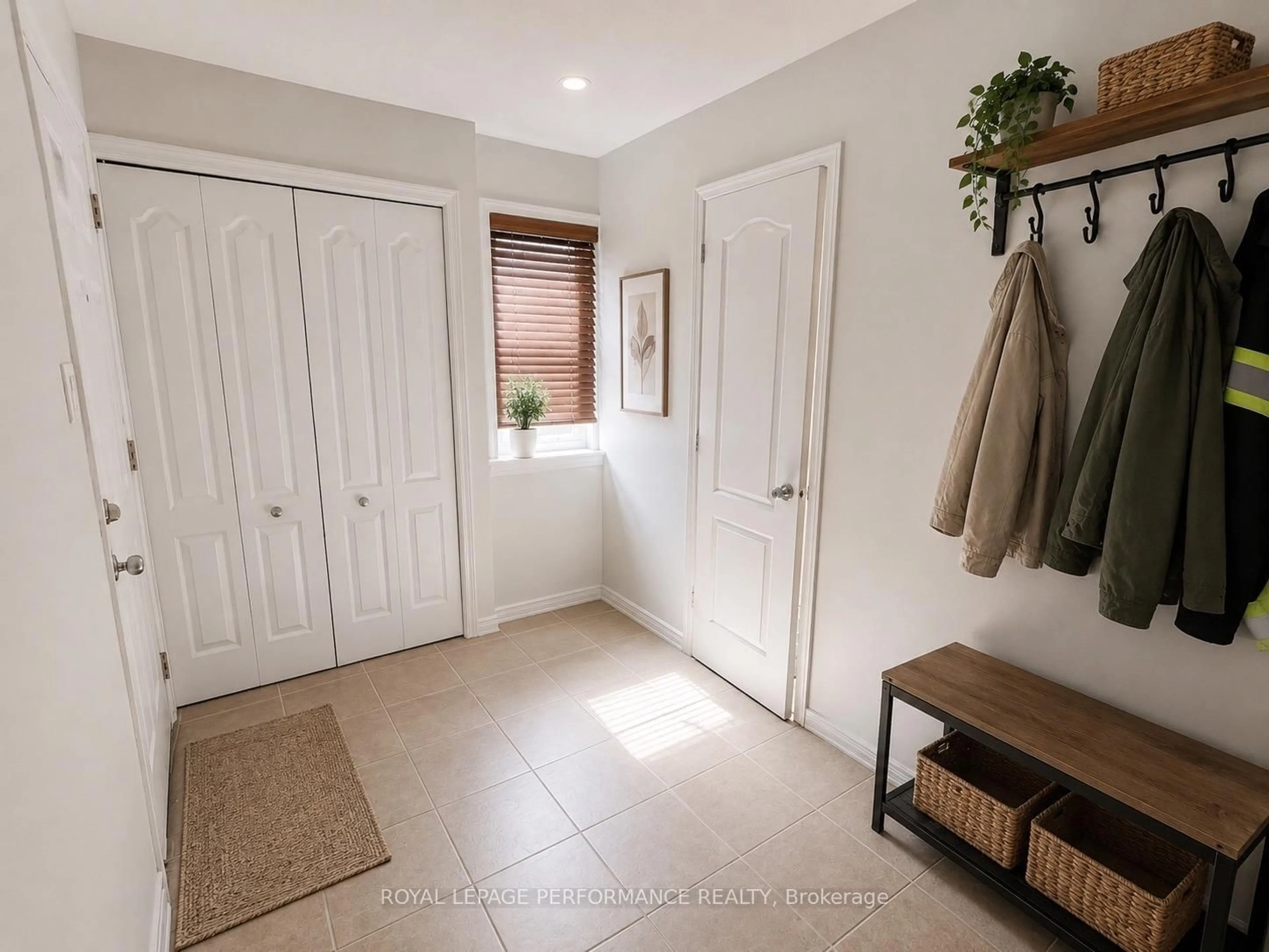 Indoor entryway for 59 Strathaven Private #33, Ottawa Ontario K1J 1K7