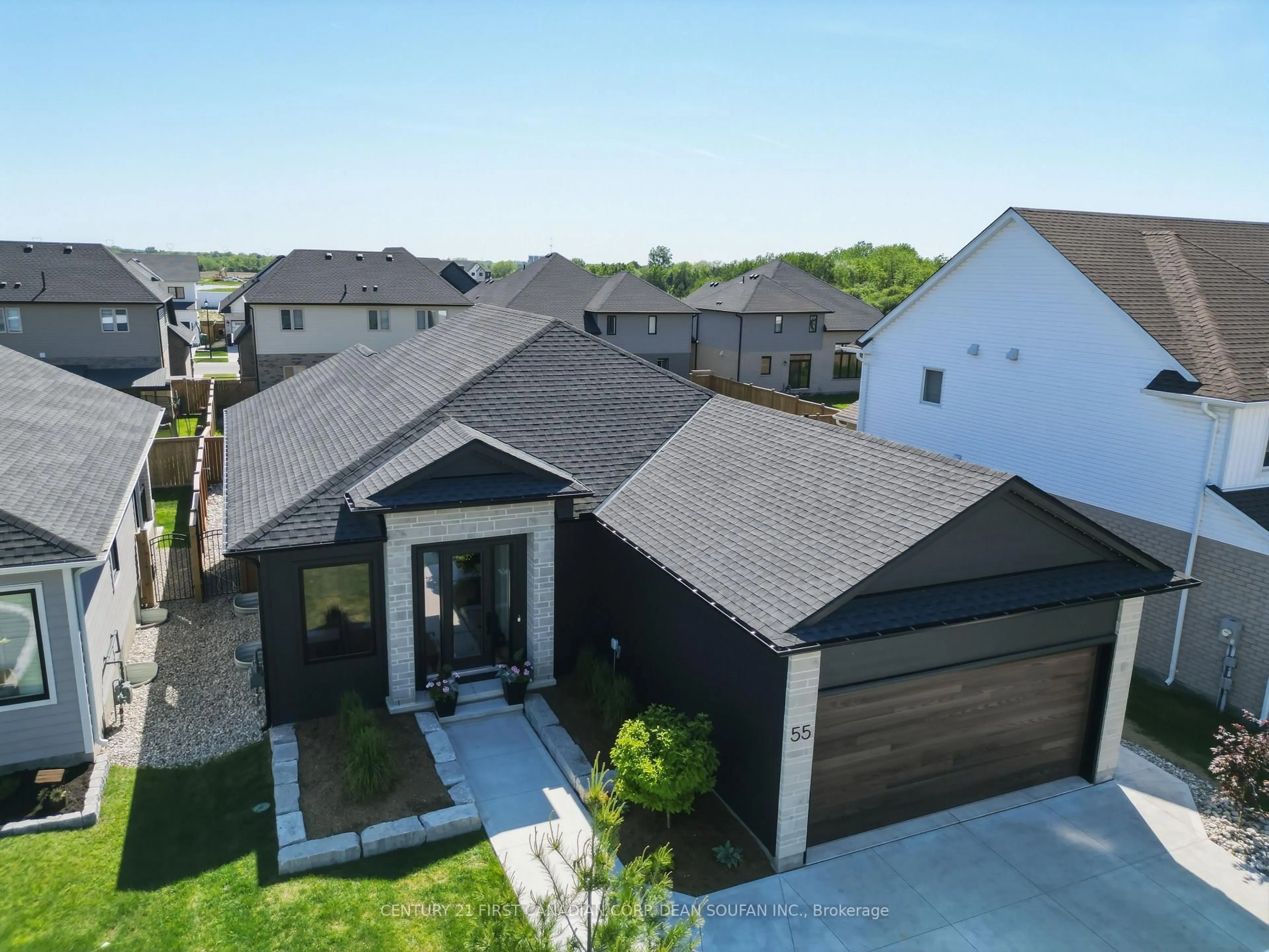 A pic from outside/outdoor area/front of a property/back of a property/a pic from drone, street for 55 ROYAL Cres, Southwold Ontario N5P 3T2