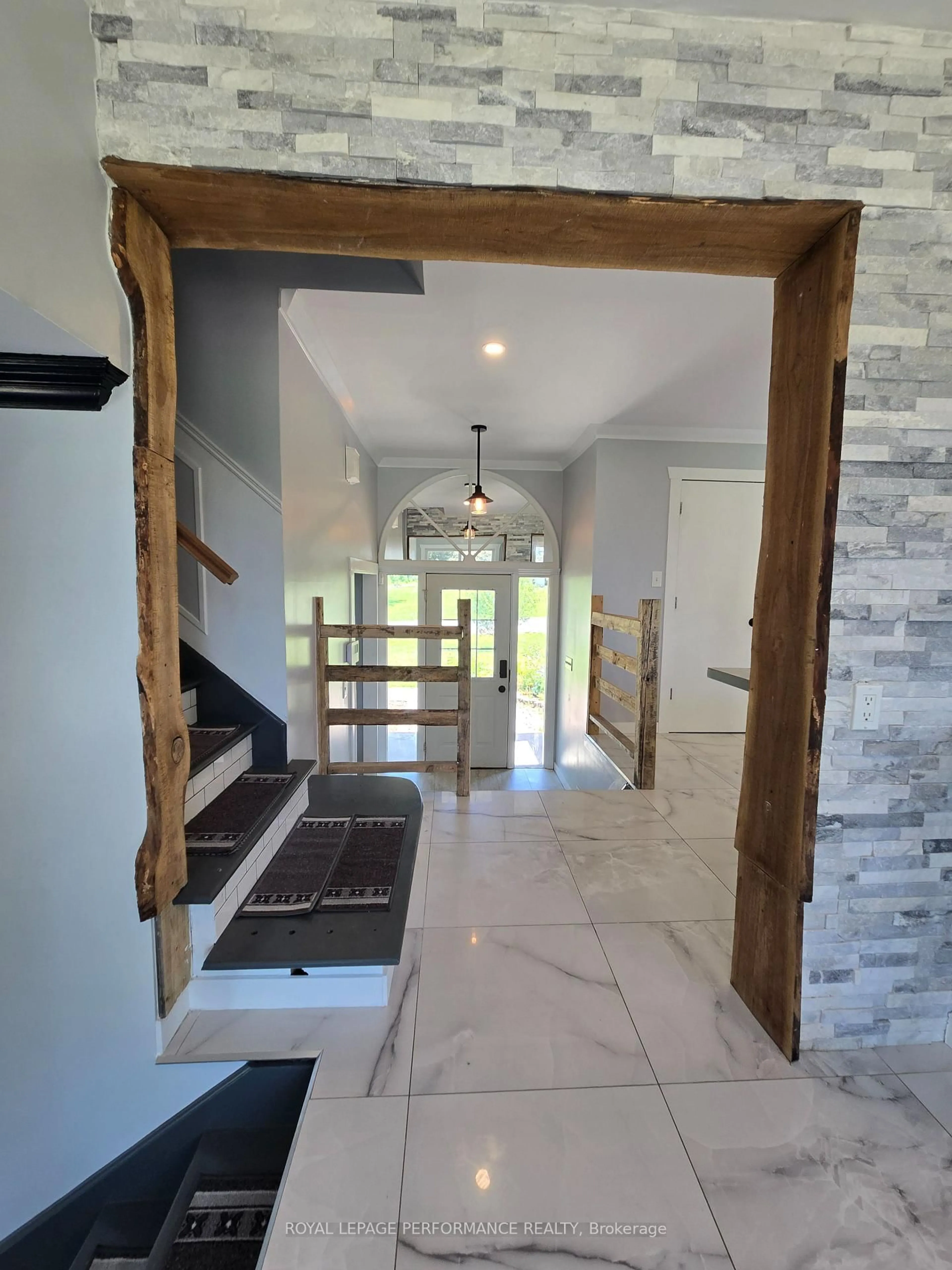 Indoor entryway for 3494 Marydale Ave, South Stormont Ontario K6K 1N9