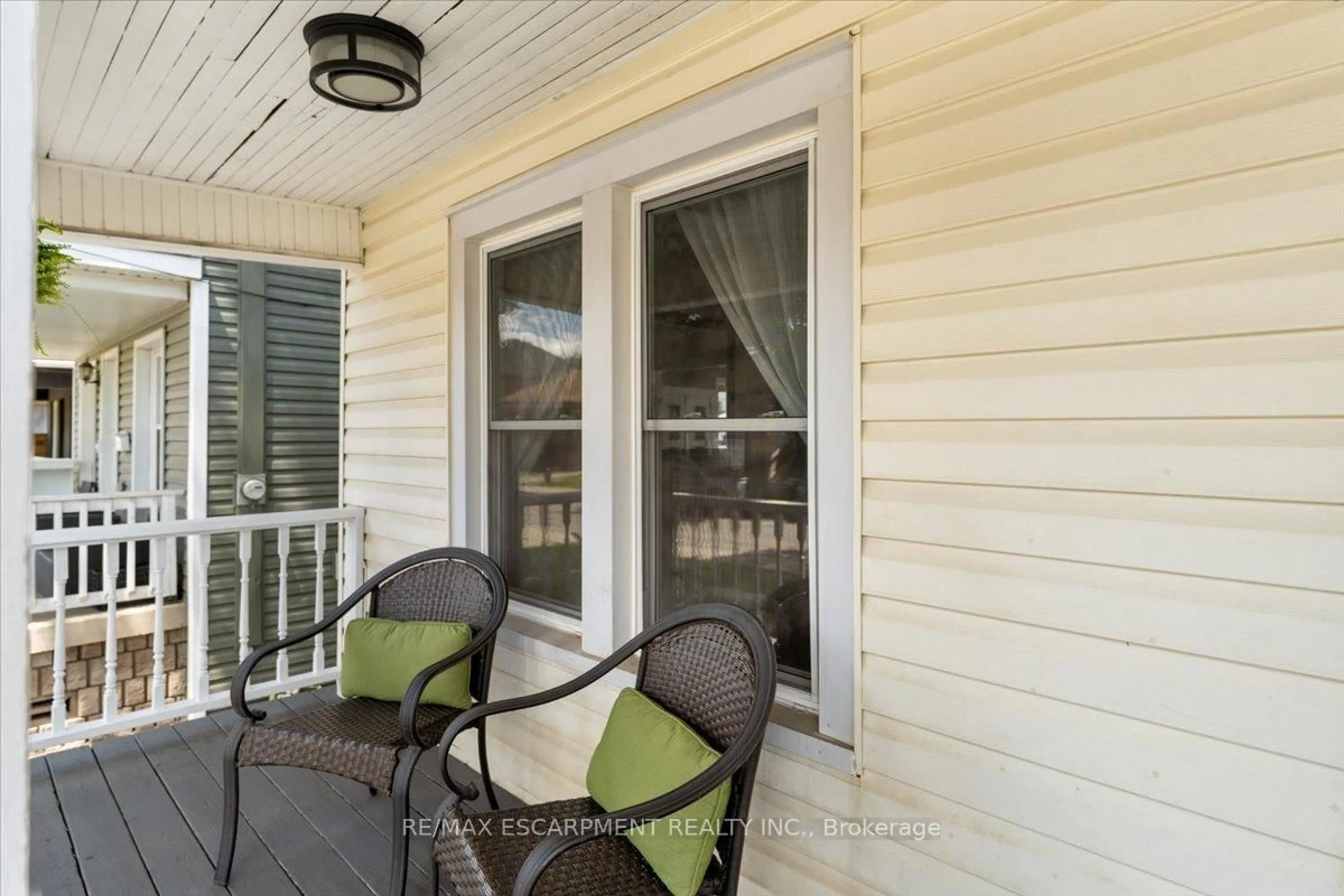 Patio, water/lake/river/ocean view for 17 Craigmiller Ave, Hamilton Ontario L8L 3H9