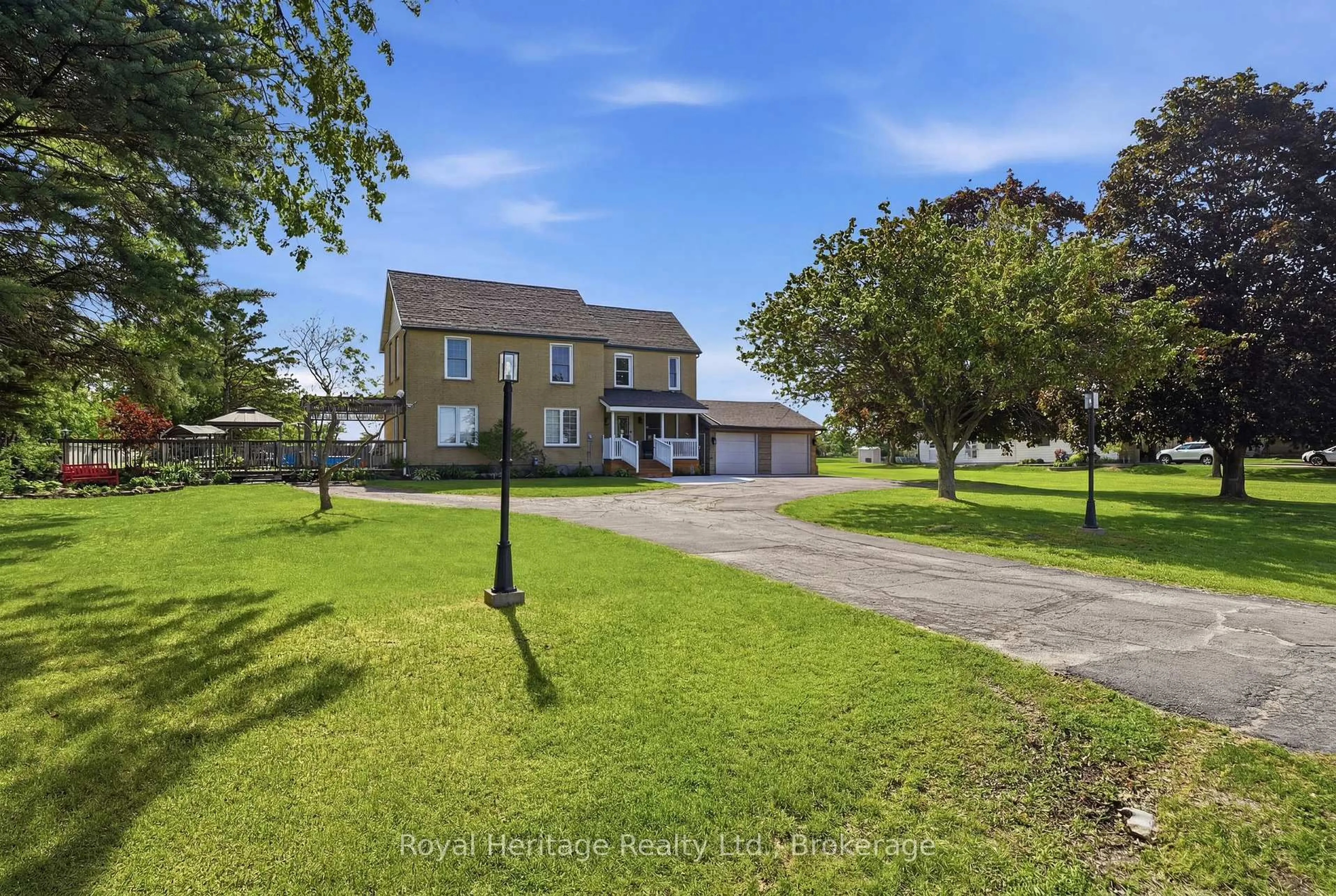 A pic from outside/outdoor area/front of a property/back of a property/a pic from drone, street for 232 Farnham Rd, Belleville Ontario K8N 4Z5