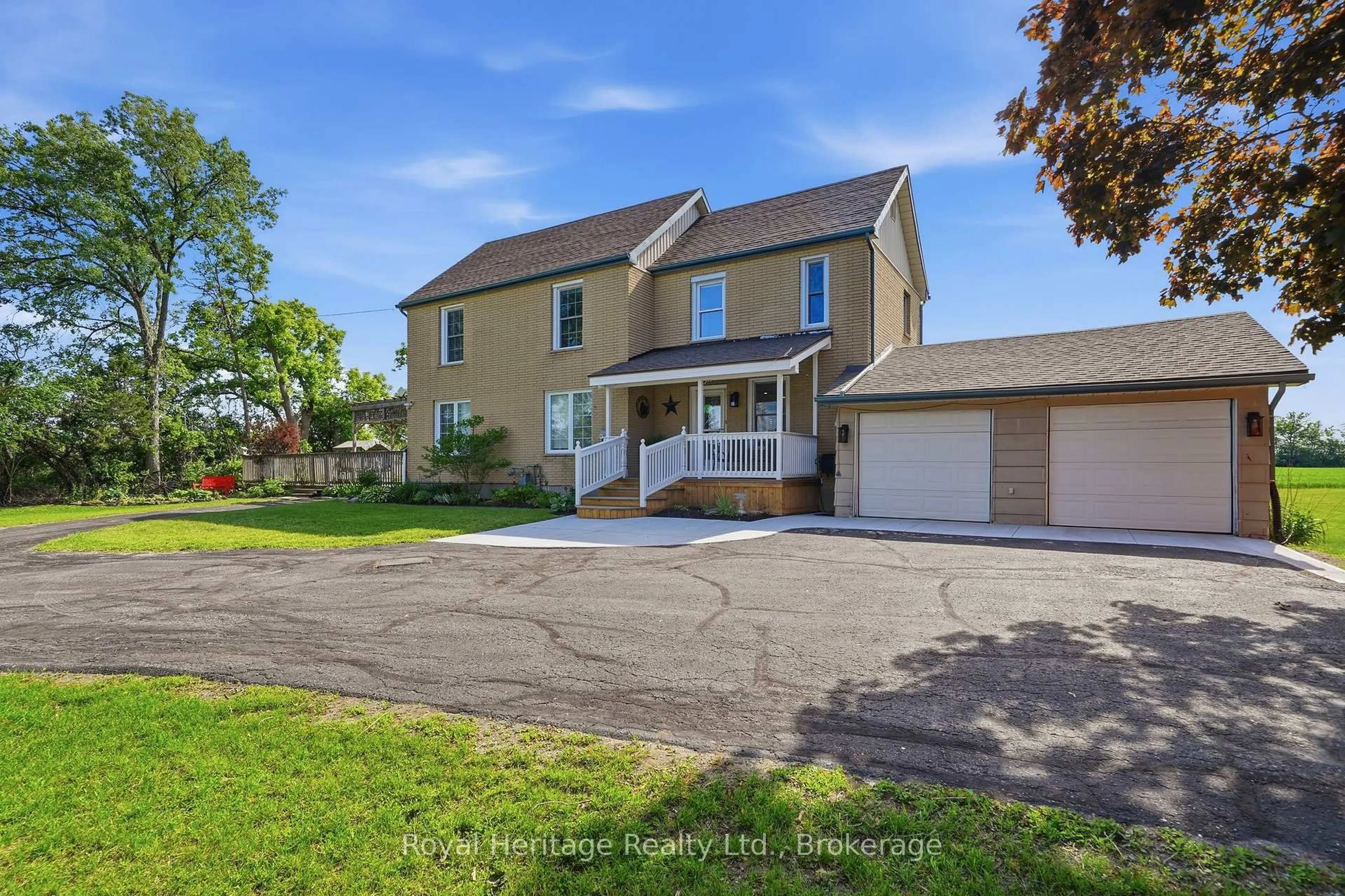 A pic from outside/outdoor area/front of a property/back of a property/a pic from drone, street for 232 Farnham Rd, Belleville Ontario K8N 4Z5