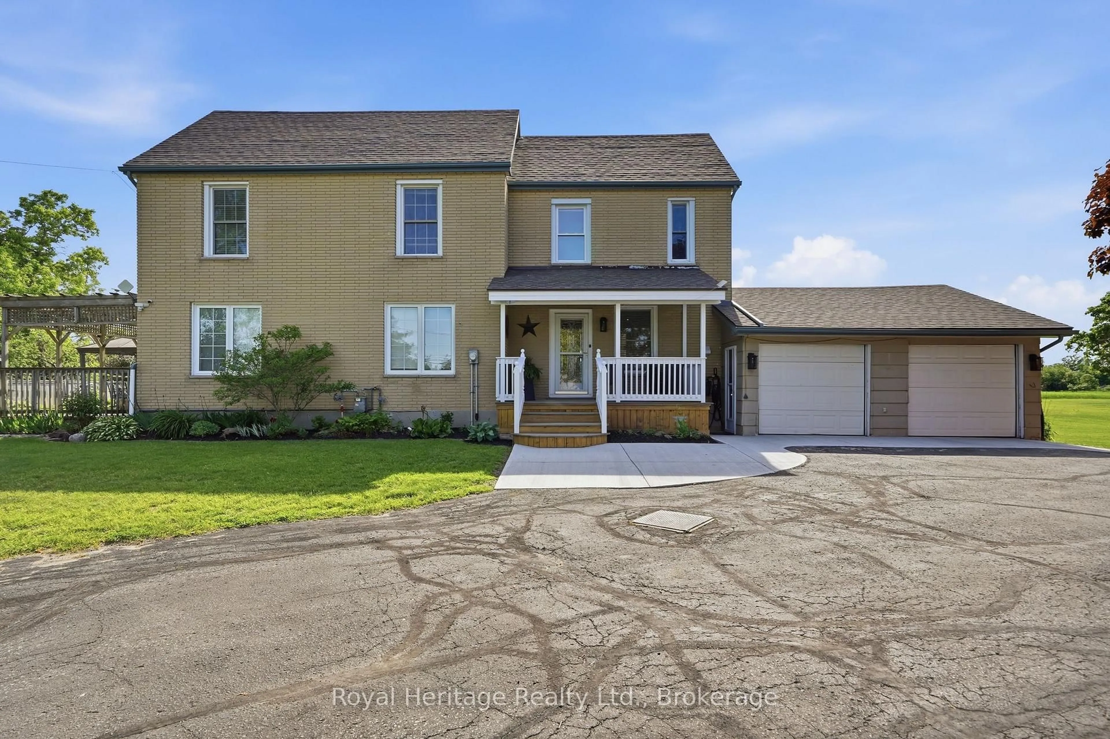Home with vinyl exterior material, street for 232 Farnham Rd, Belleville Ontario K8N 4Z5