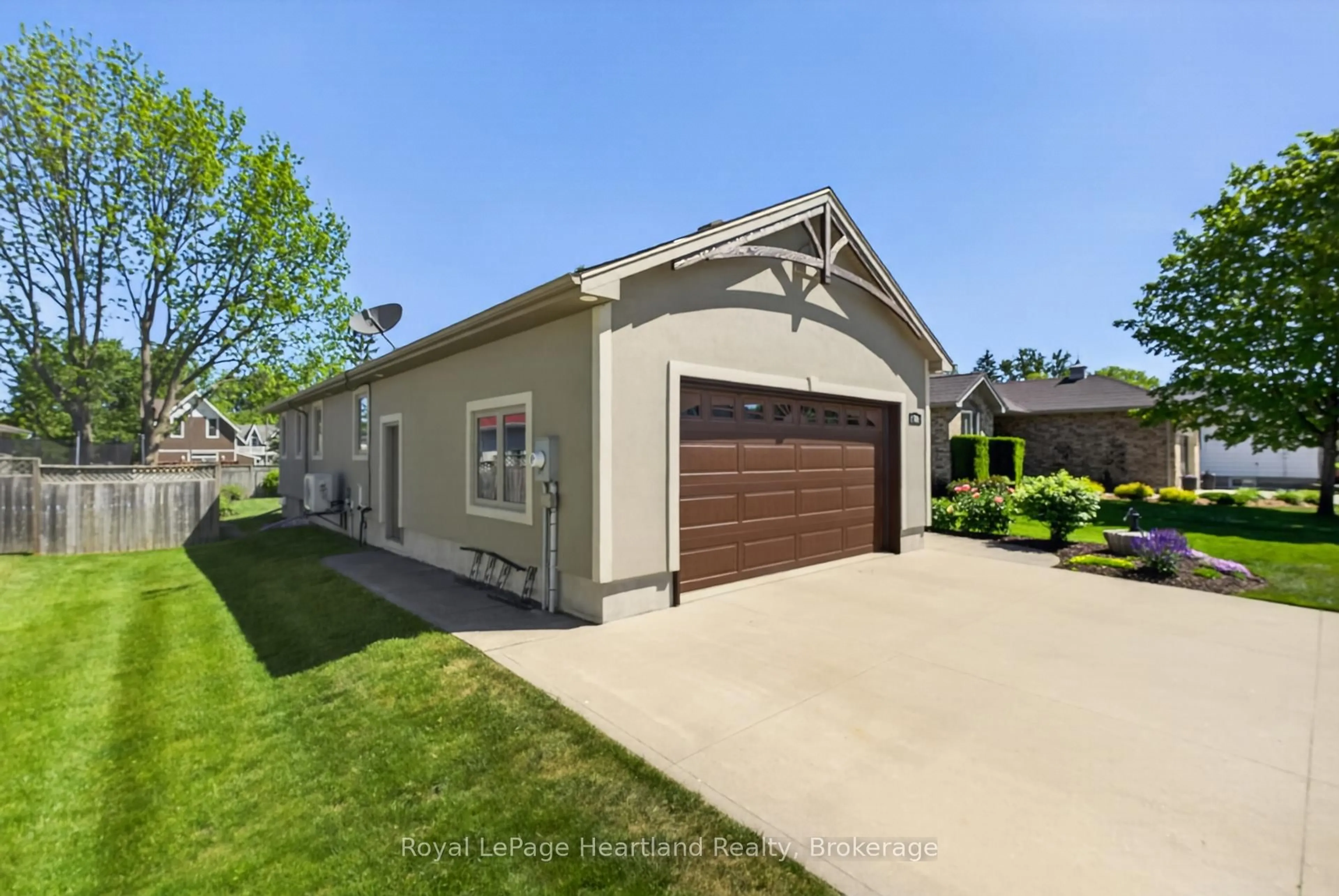 Unknown for 86 Huron St, South Huron Ontario N0M 1S2