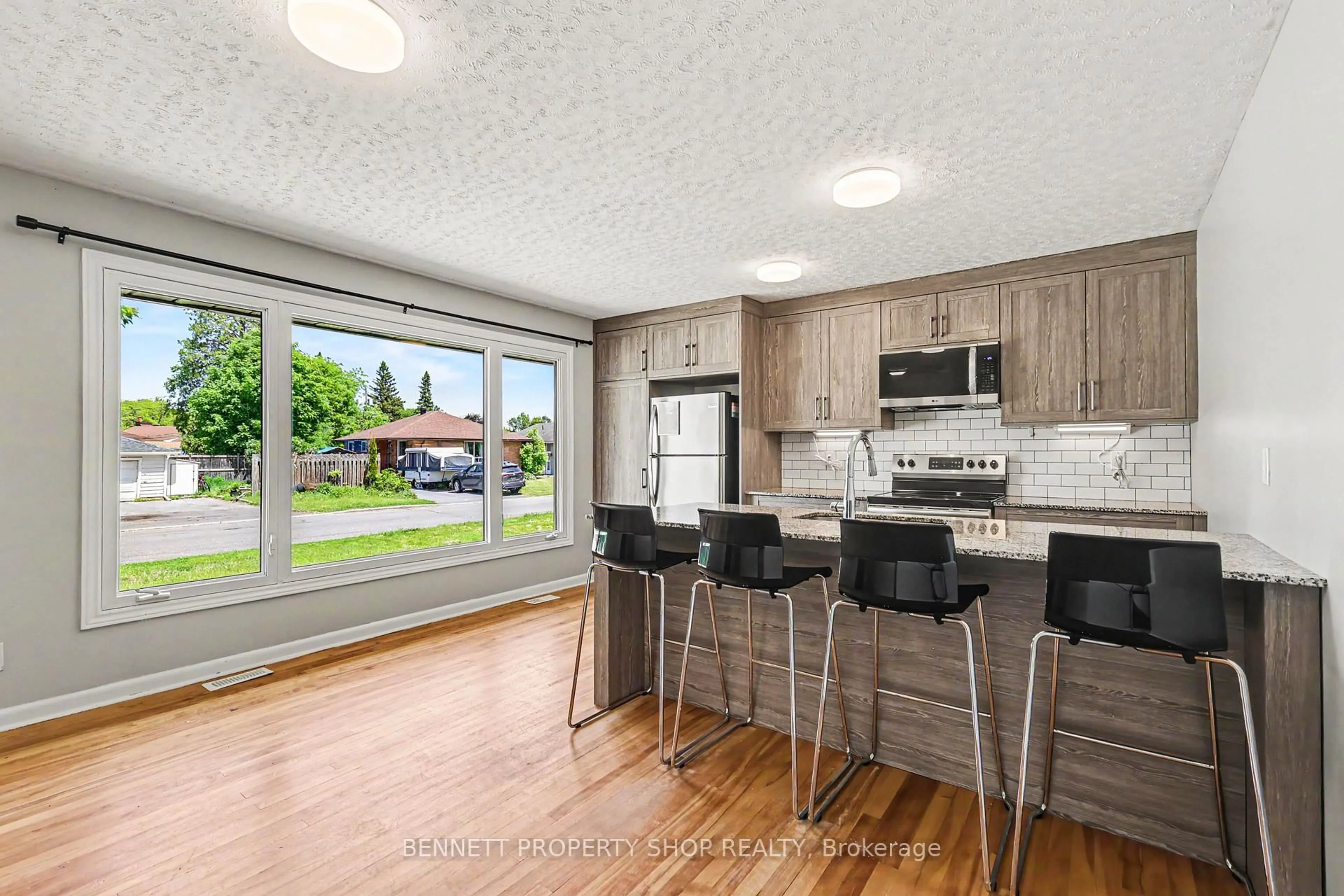 Open concept kitchen, unknown for 1308 Rustic Dr, Ottawa Ontario K2C 2Y1
