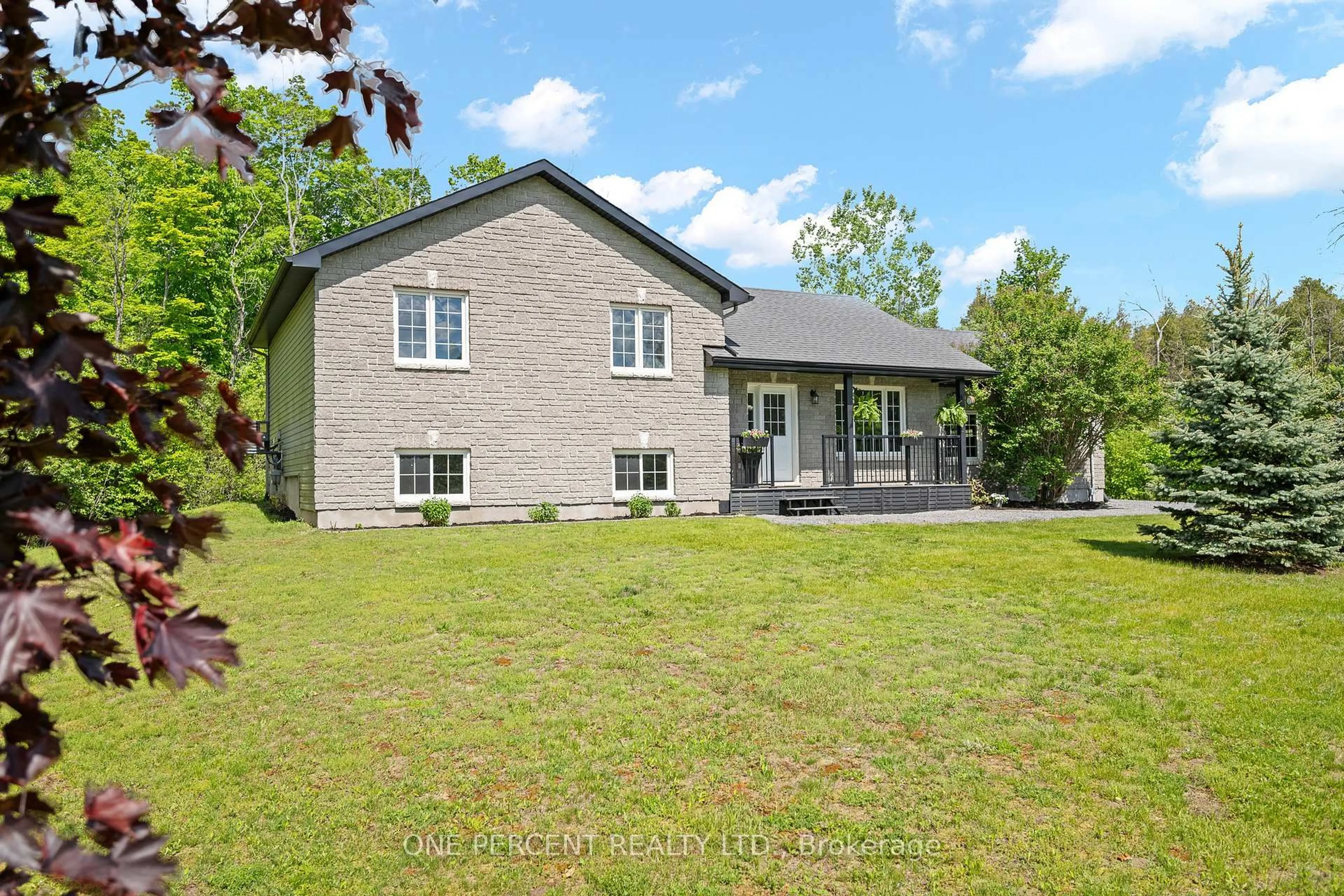 A pic from outside/outdoor area/front of a property/back of a property/a pic from drone, unknown for 42 Stonewalk Dr, North Grenville Ontario K0G 1J0