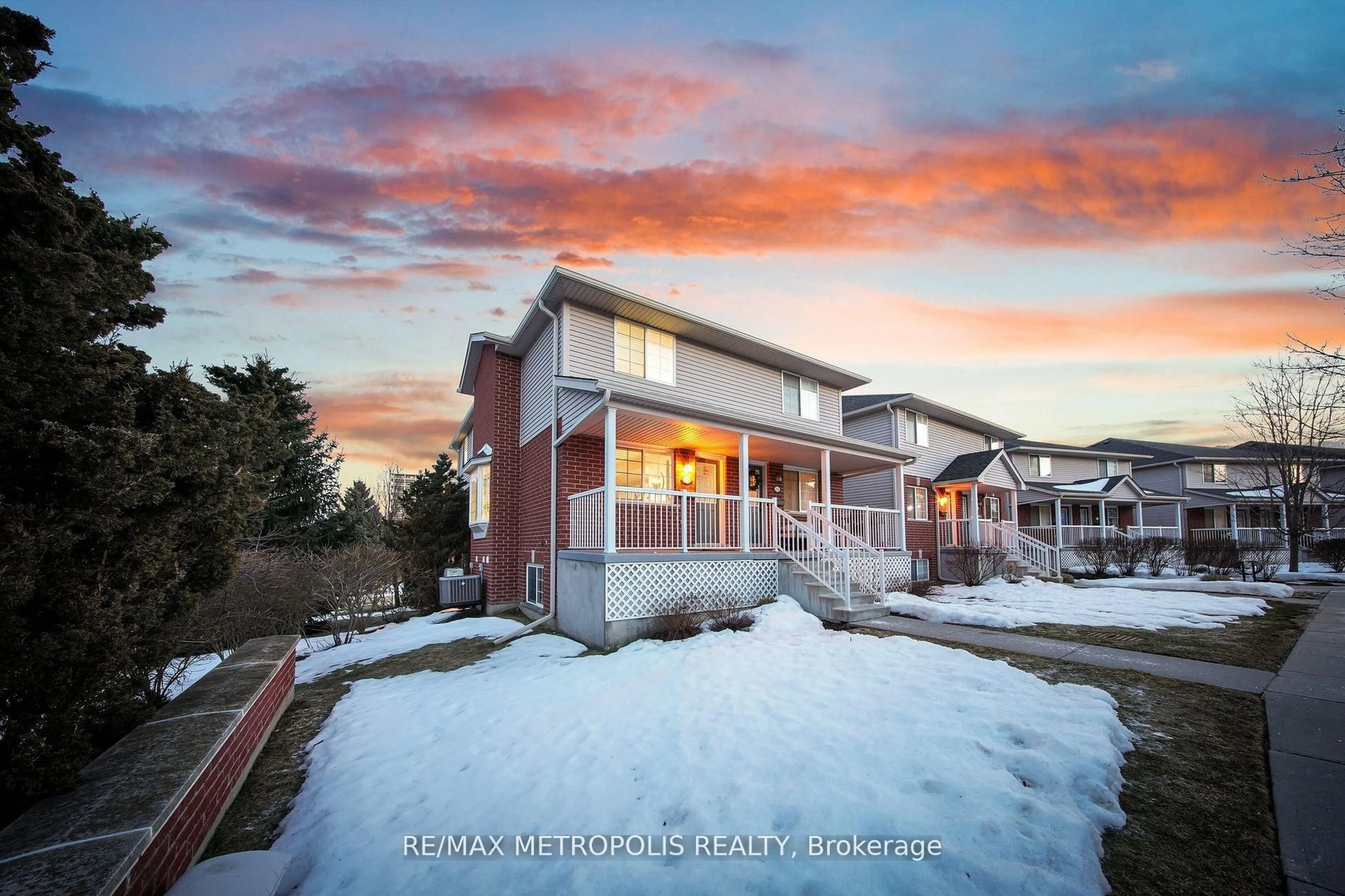 A pic from outside/outdoor area/front of a property/back of a property/a pic from drone, unknown for 139 Brighton St #15B, Waterloo Ontario N2J 4Z5