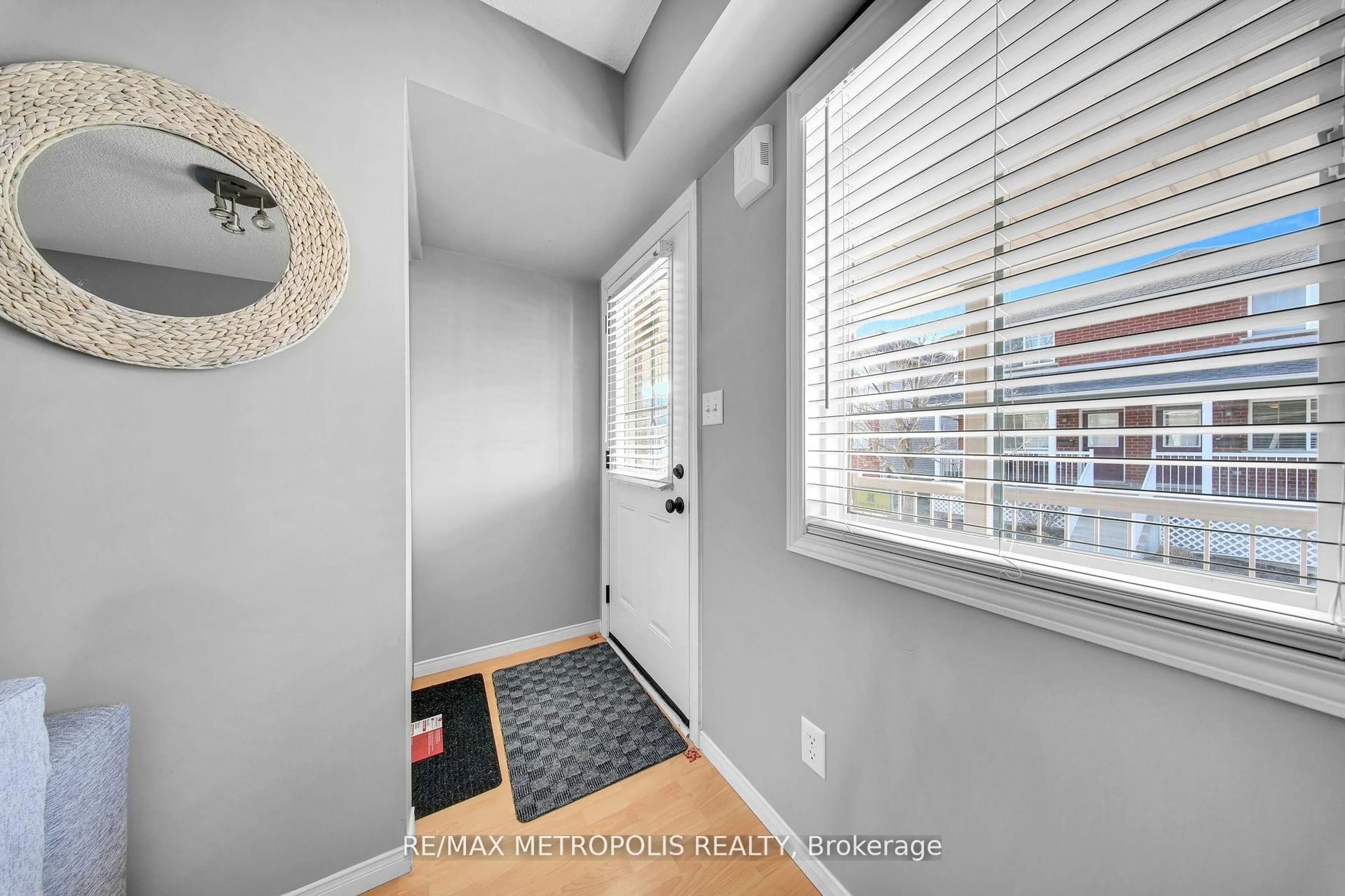 Indoor entryway for 139 Brighton St #15B, Waterloo Ontario N2J 4Z5