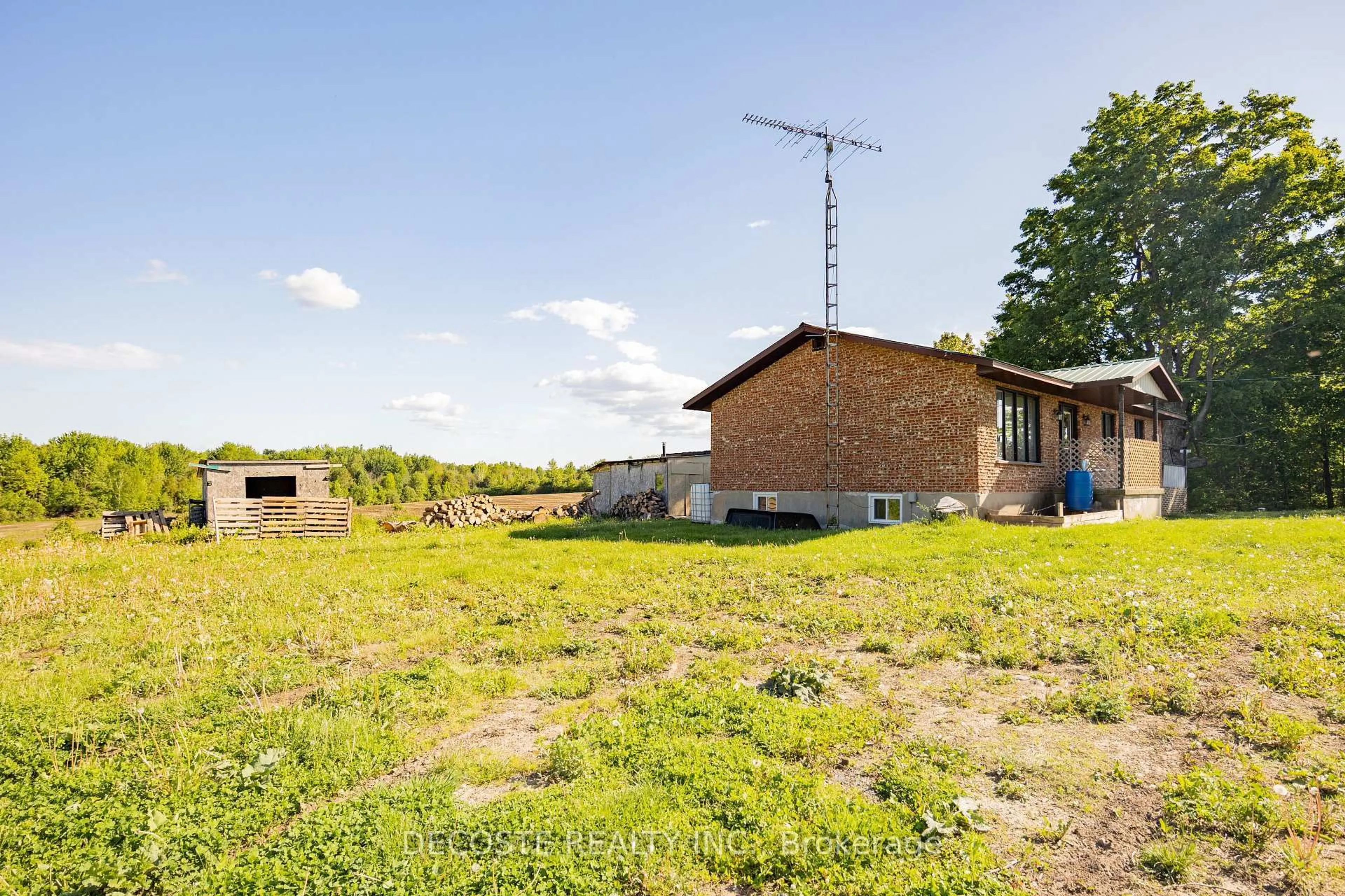A pic from outside/outdoor area/front of a property/back of a property/a pic from drone, building for 19914 Kenyon Concession 6 Rd, North Glengarry Ontario K0C 1A0