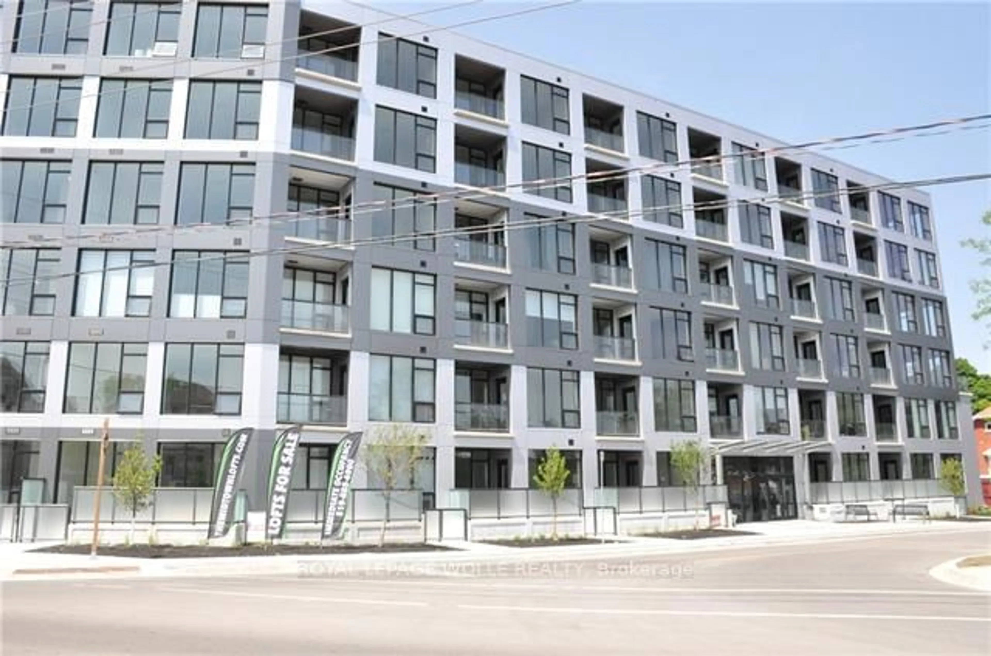 Patio, building for 690 King St #116, Kitchener Ontario N2G 0B9