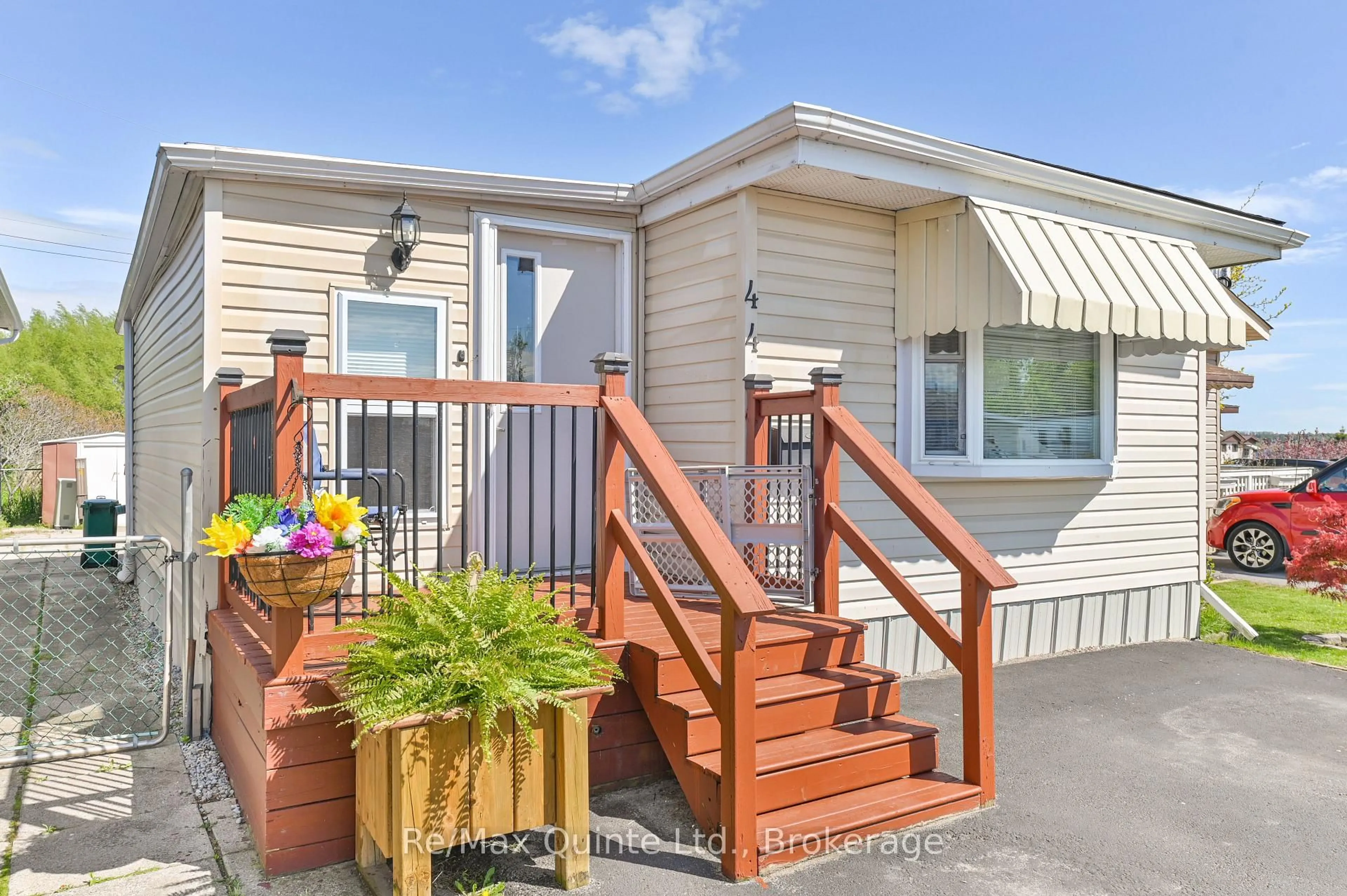 Home with vinyl exterior material, street for 311 Dundas St #44, Quinte West Ontario K8V 1M1