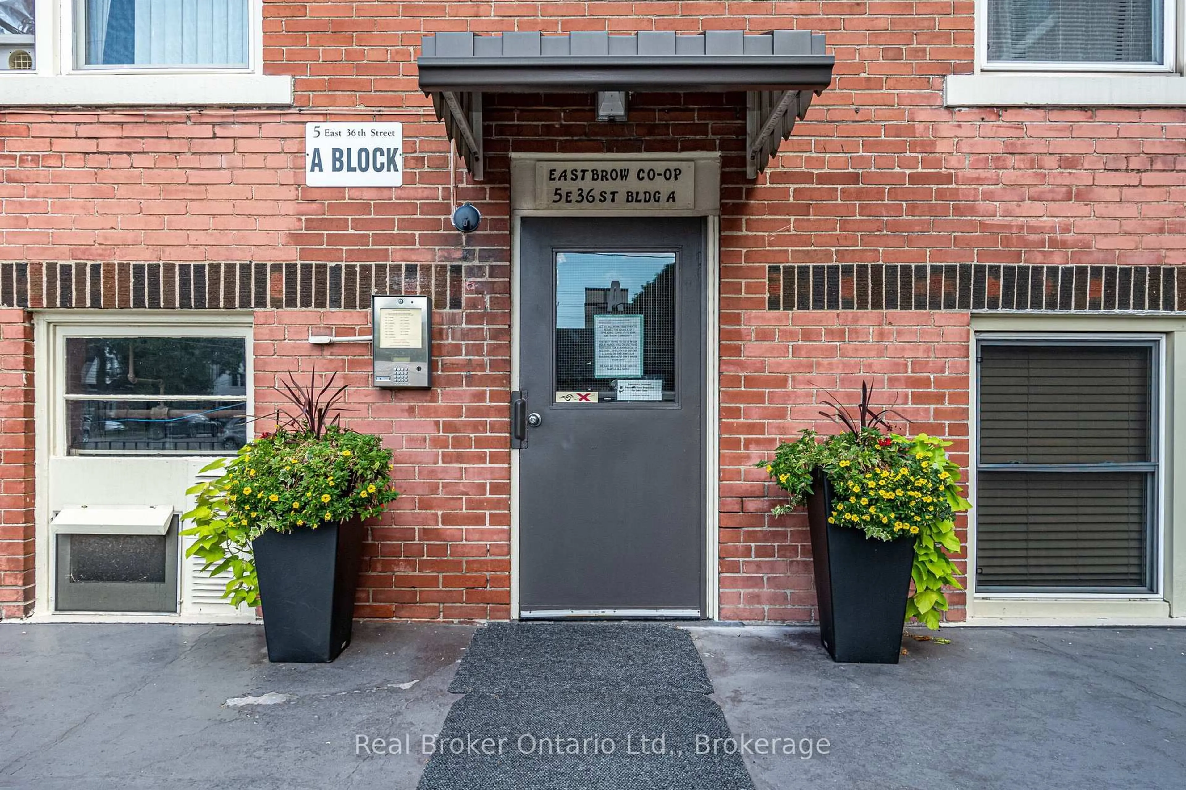 Indoor foyer for 5 East 36th St #3A, Hamilton Ontario L8V 3Y6