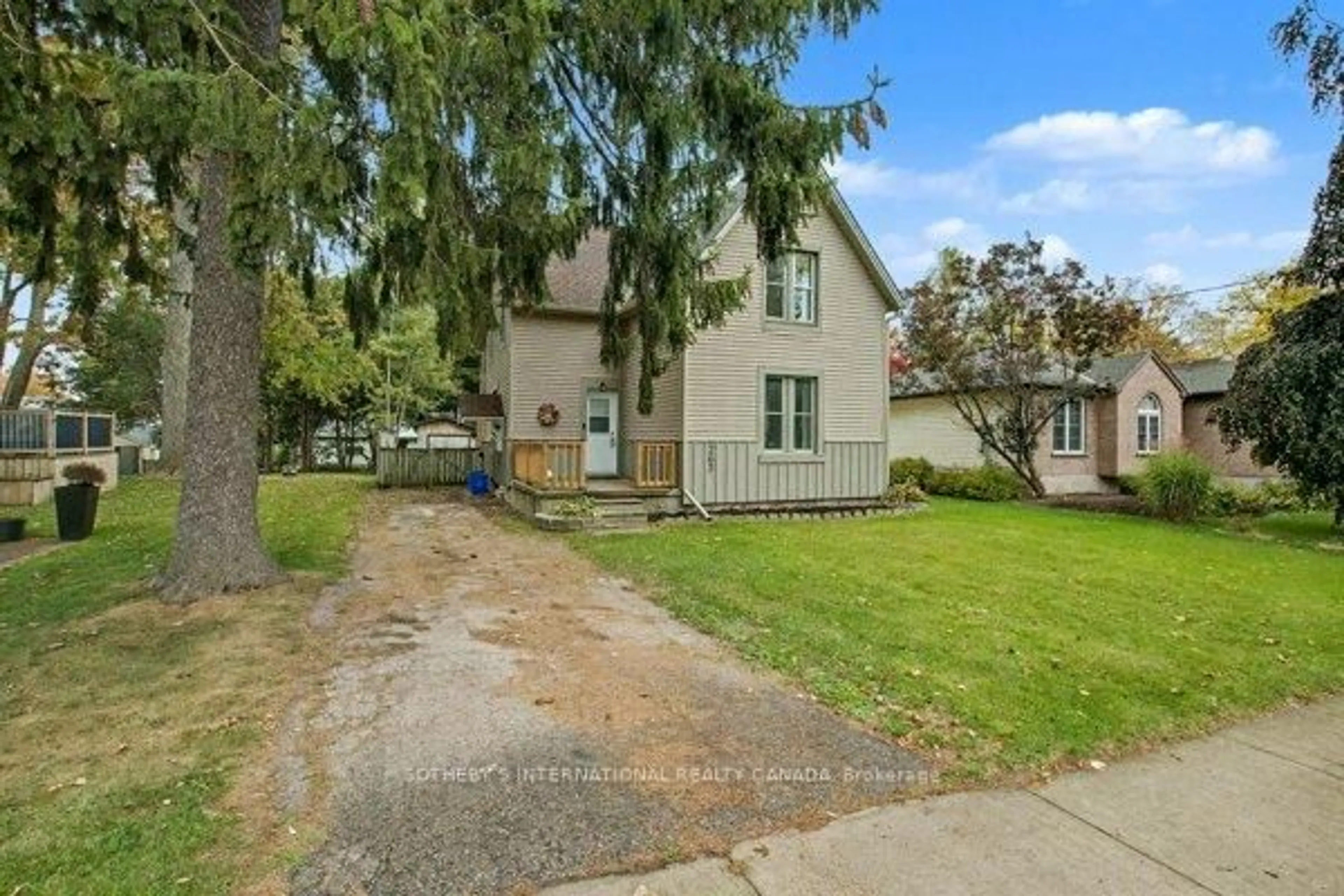 A pic from outside/outdoor area/front of a property/back of a property/a pic from drone, street for 263 Cumberland St, Minto Ontario N0G 2P0