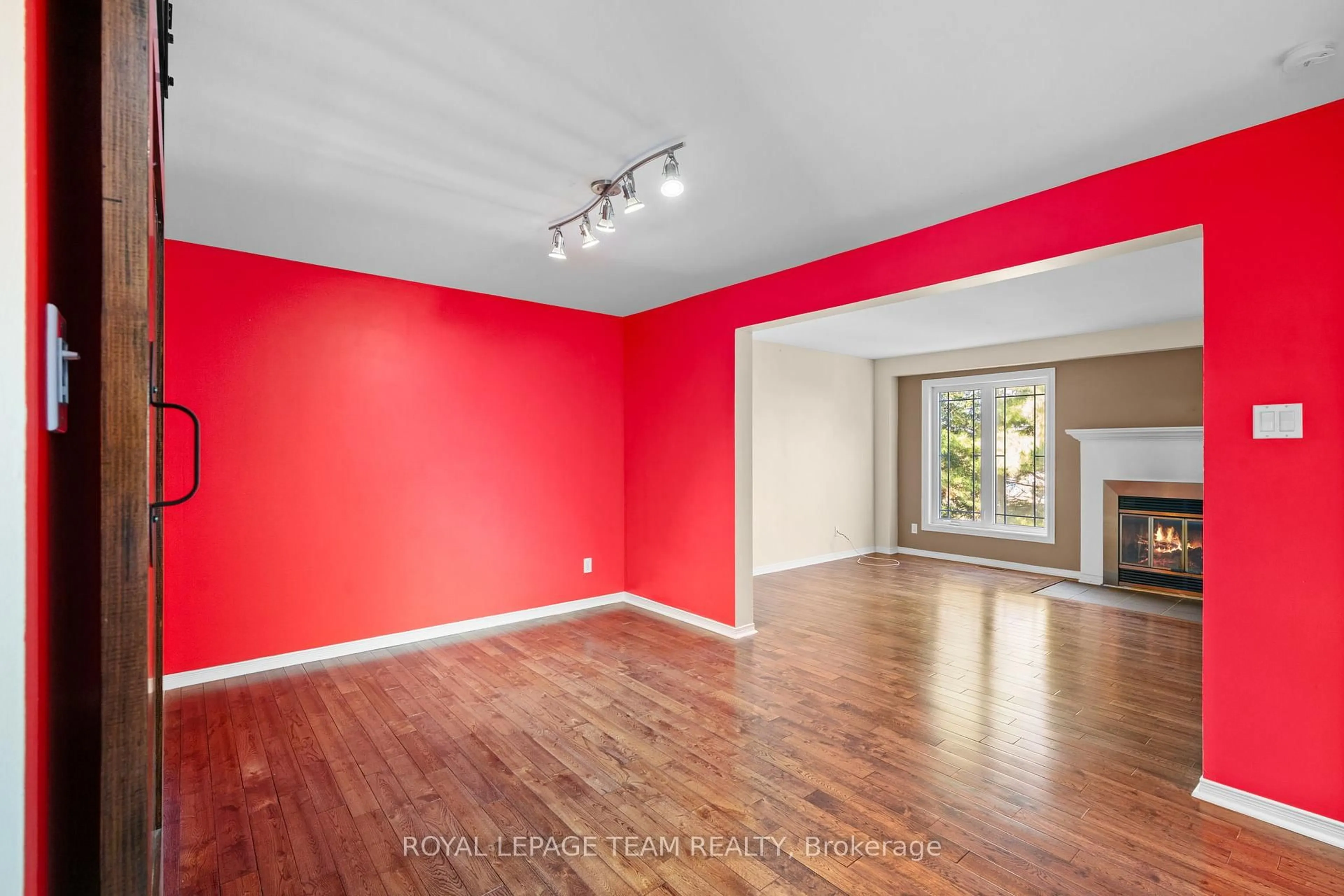 A pic of a room for 8 Mannington Crt, Ottawa Ontario K2J 4A1