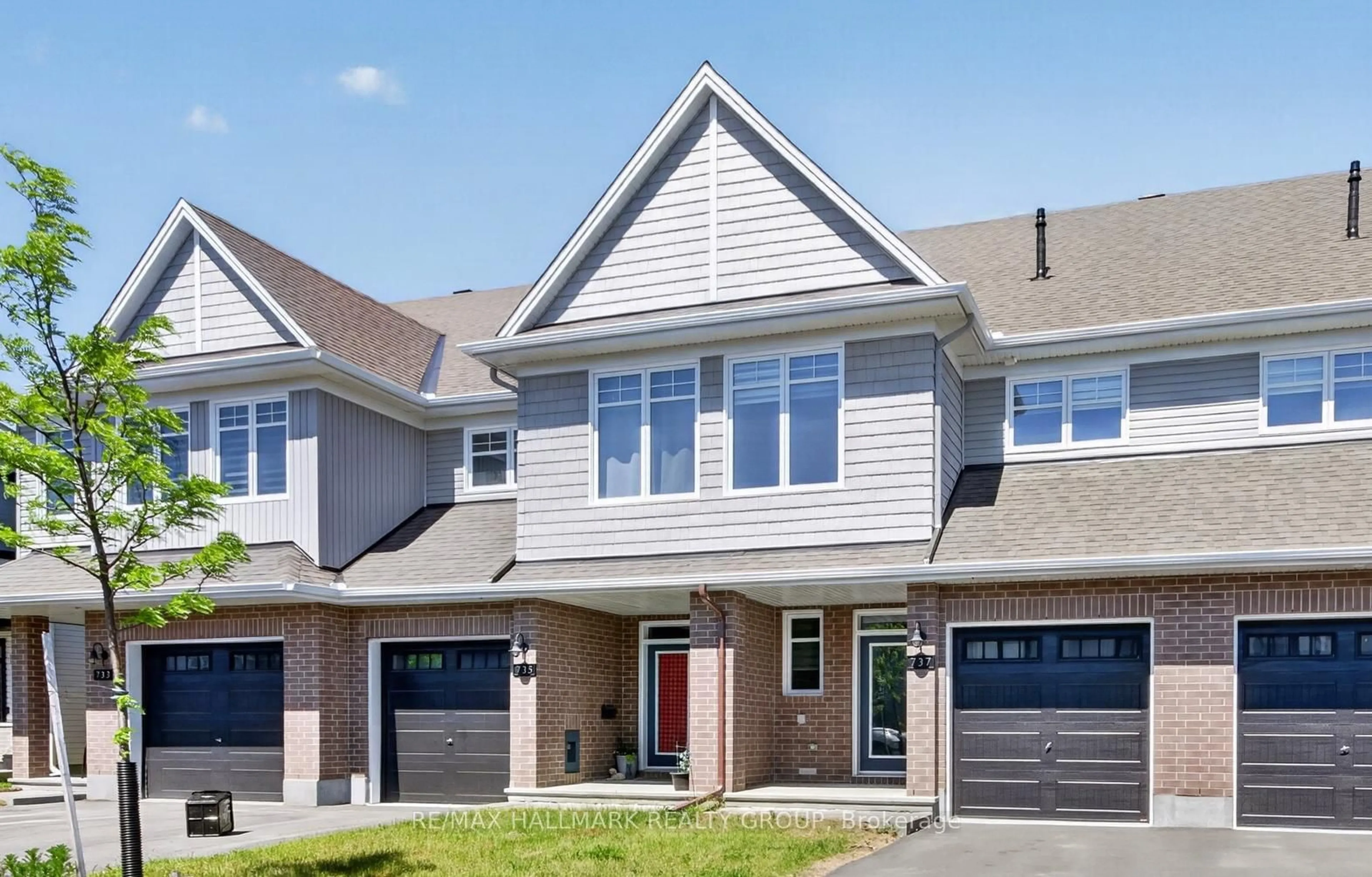 Home with brick exterior material, street for 737 Maverick Cres, Ottawa Ontario K2S 2X1