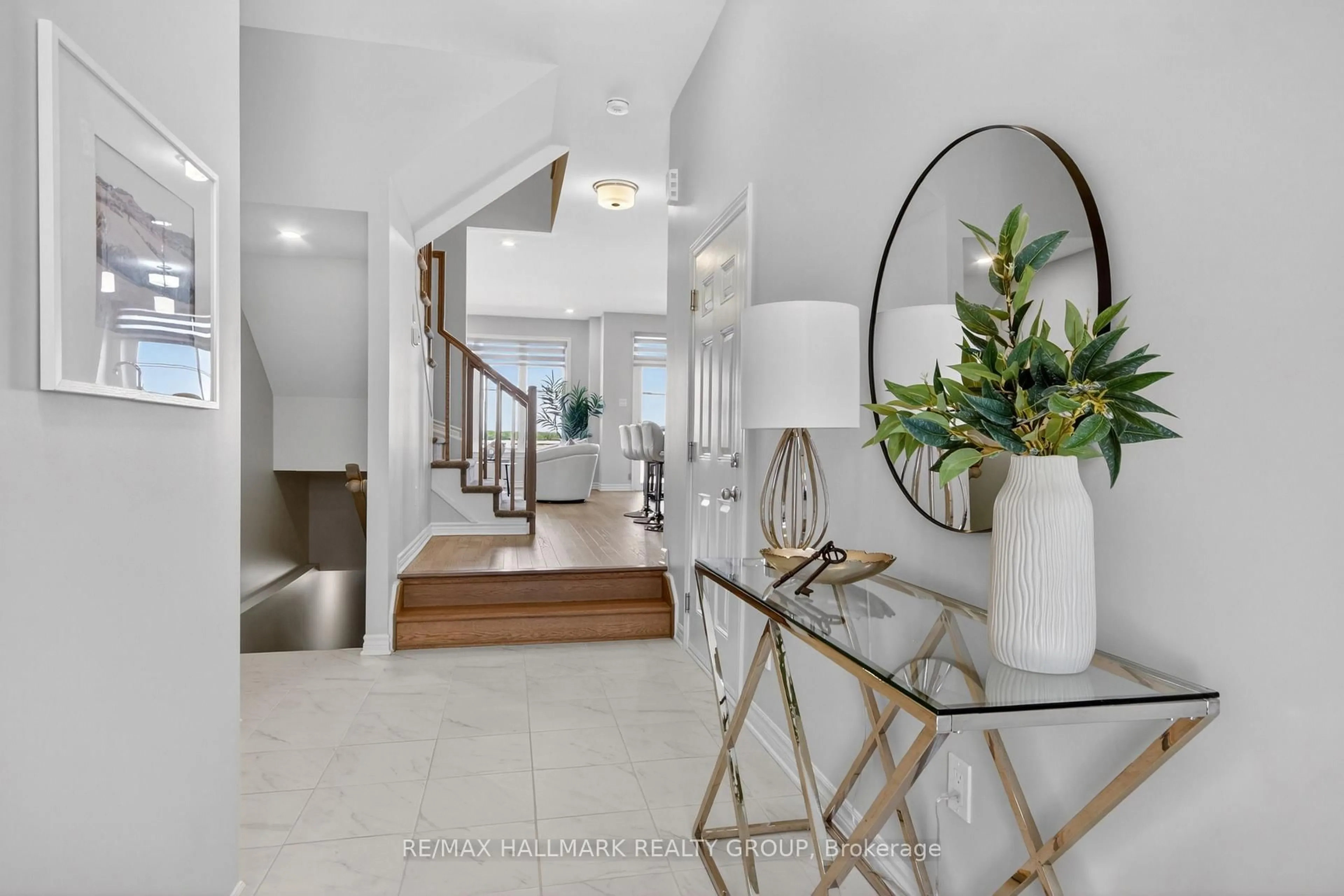 Indoor entryway for 737 Maverick Cres, Ottawa Ontario K2S 2X1