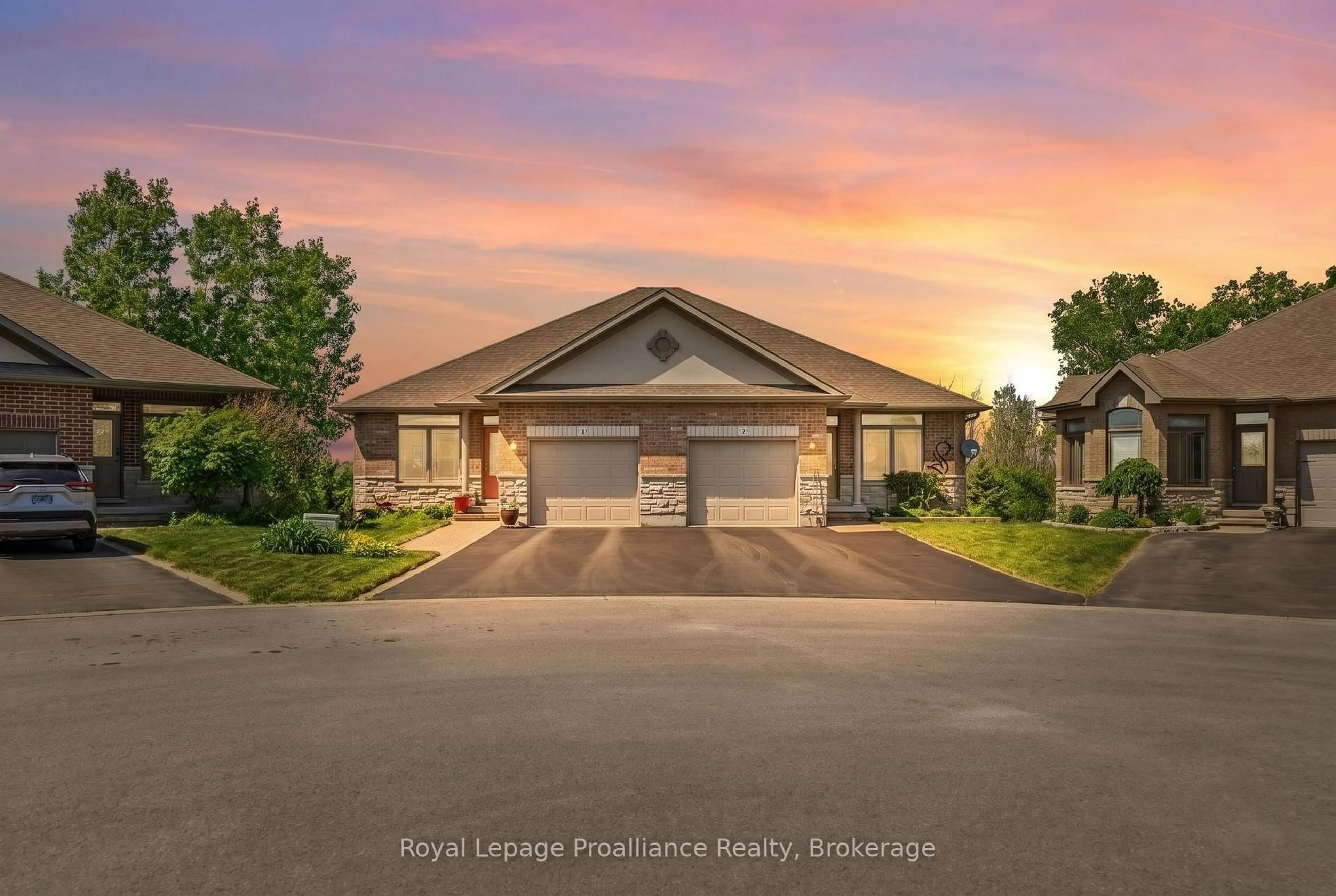 A pic from outside/outdoor area/front of a property/back of a property/a pic from drone, unknown for 17 Hanover Crt, Belleville Ontario K8N 4Z5