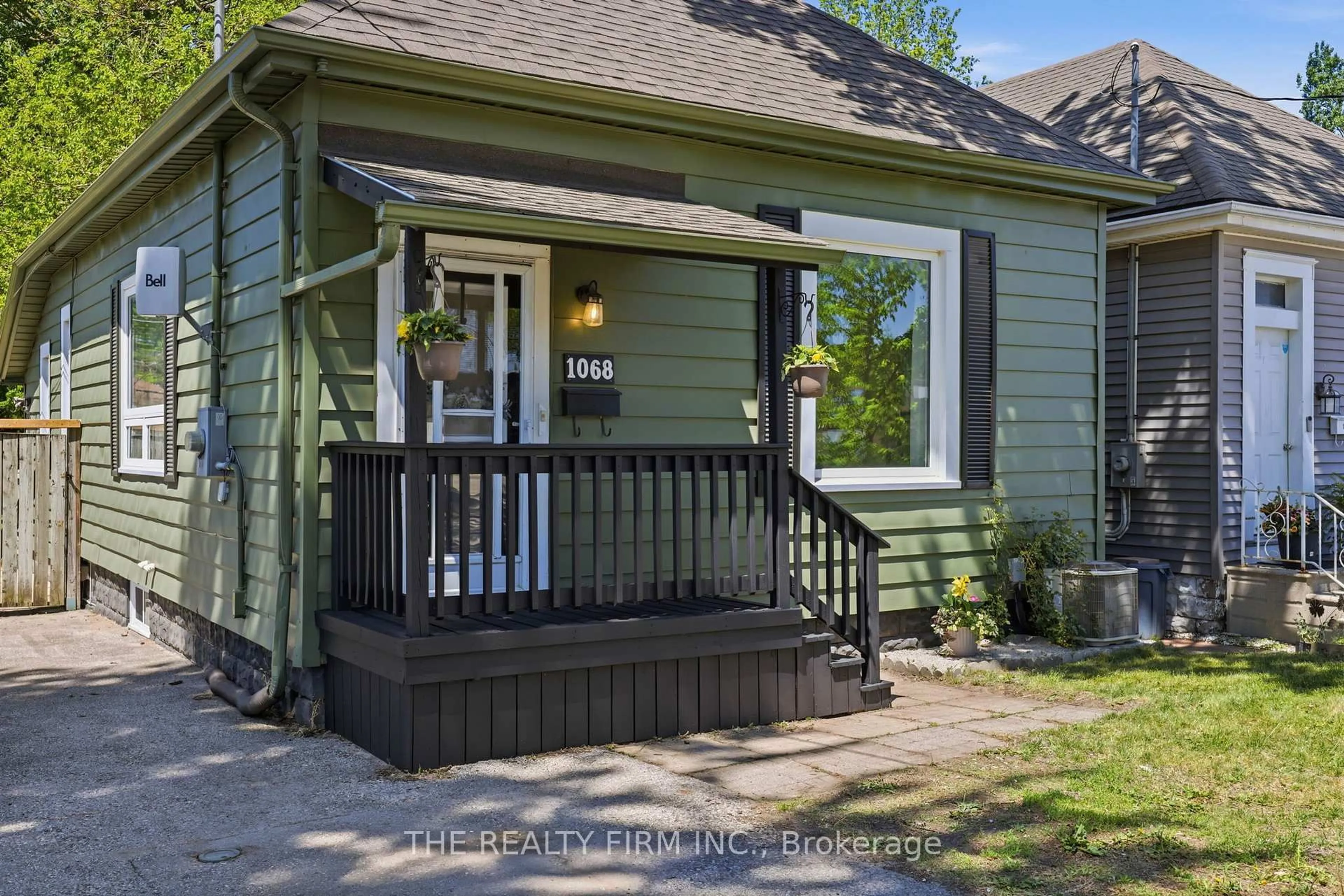 Home with vinyl exterior material, street for 1068 Margaret St, London East Ontario N5W 2K1