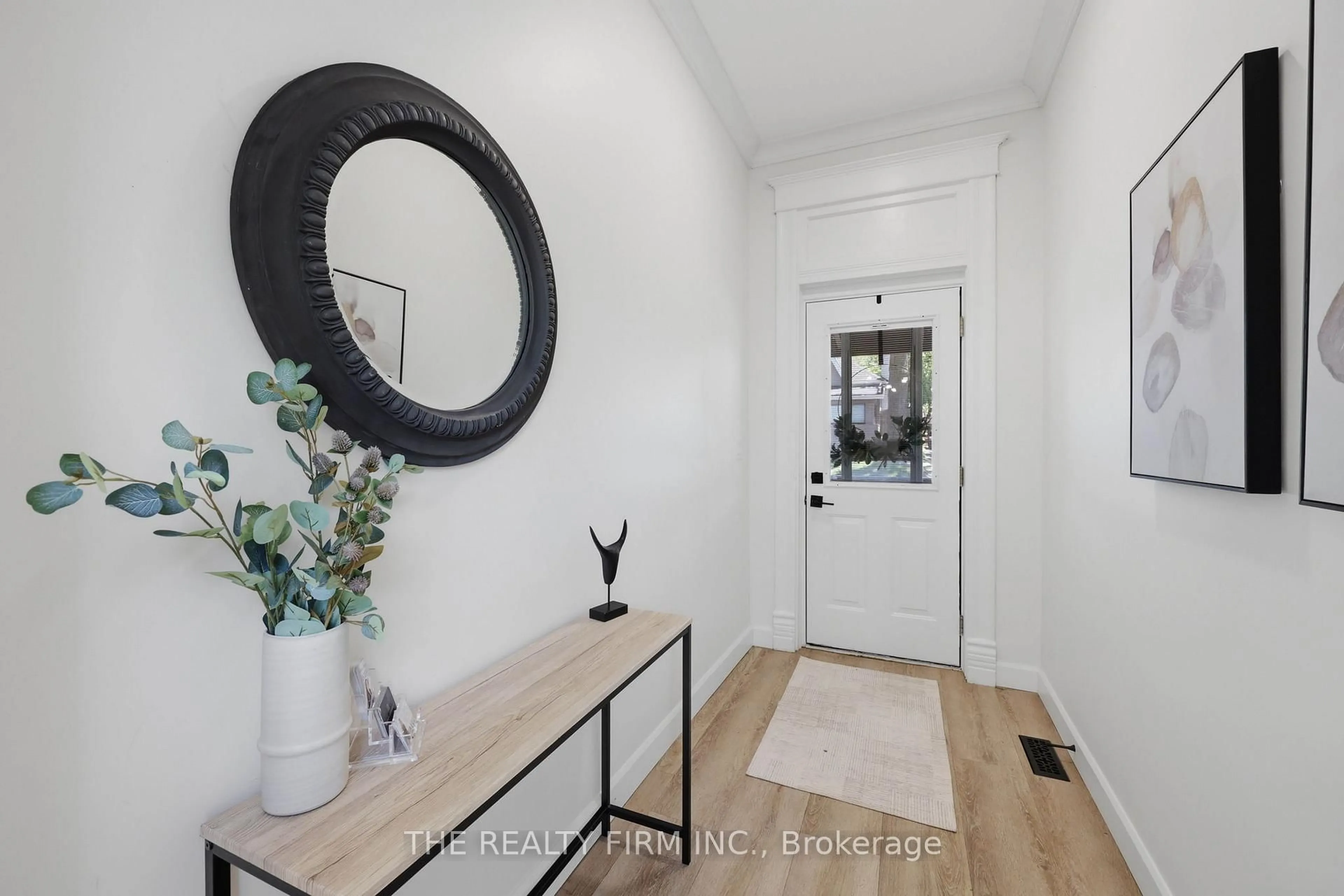 Indoor entryway for 1068 Margaret St, London East Ontario N5W 2K1