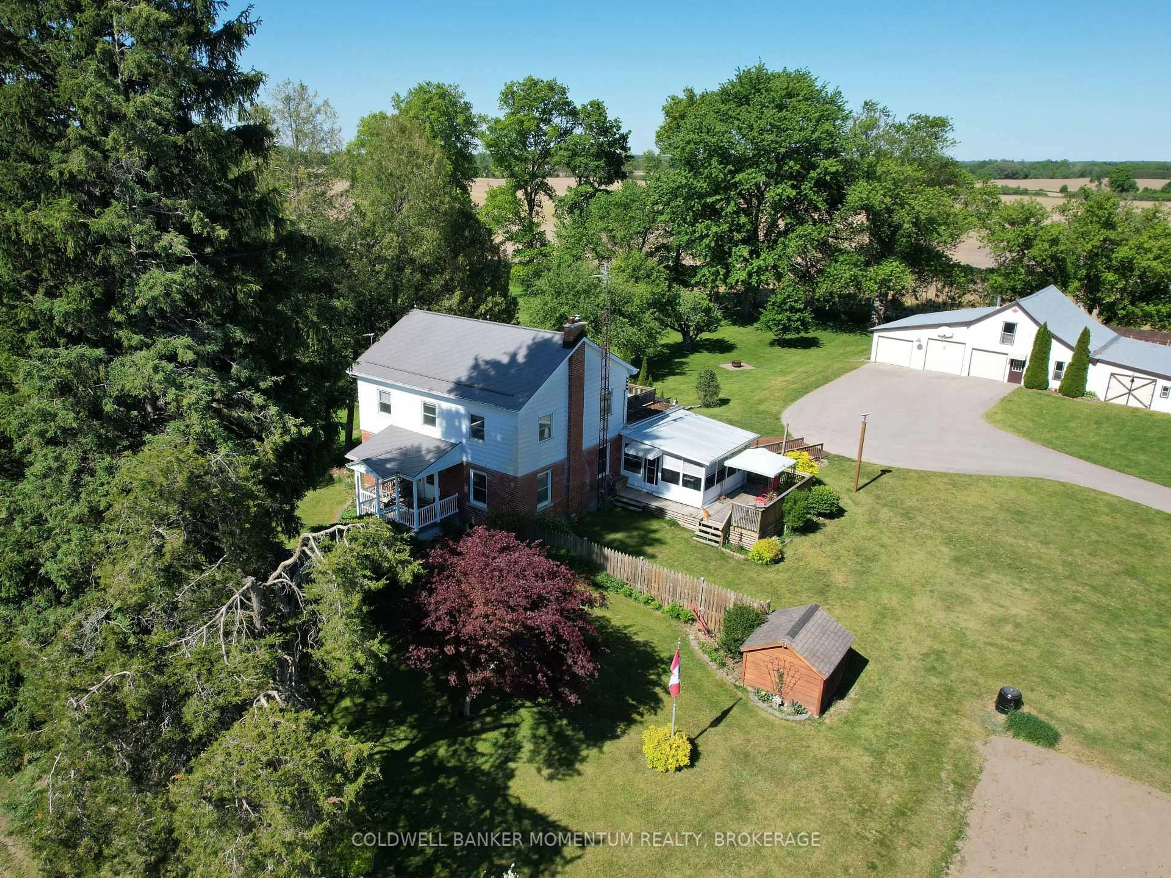 A pic from outside/outdoor area/front of a property/back of a property/a pic from drone, unknown for 960 Windham East Quarter Line Rd, Norfolk Ontario N3Y 4K3