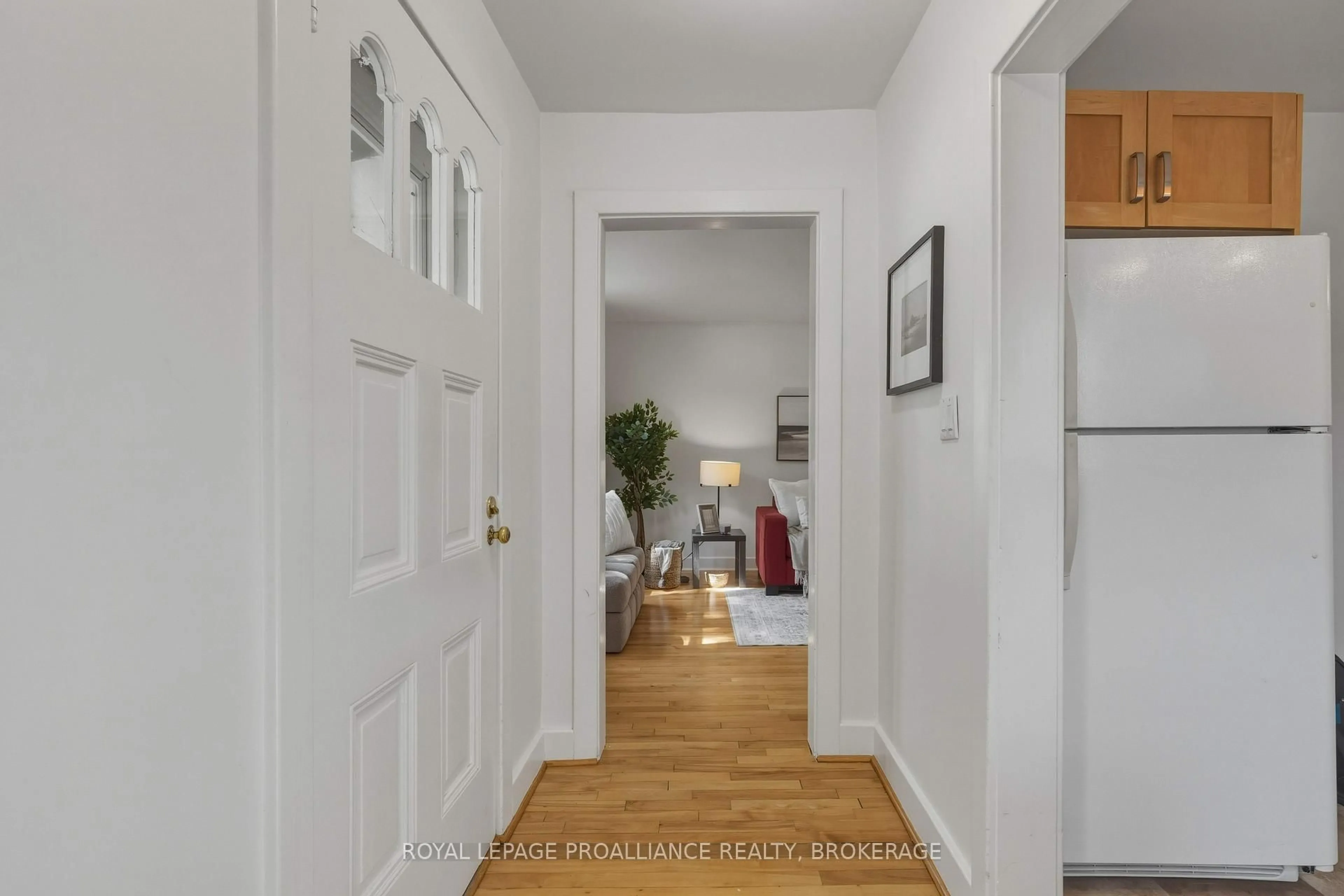 Indoor entryway for 59 Beverley St, Kingston Ontario K7L 3Y5