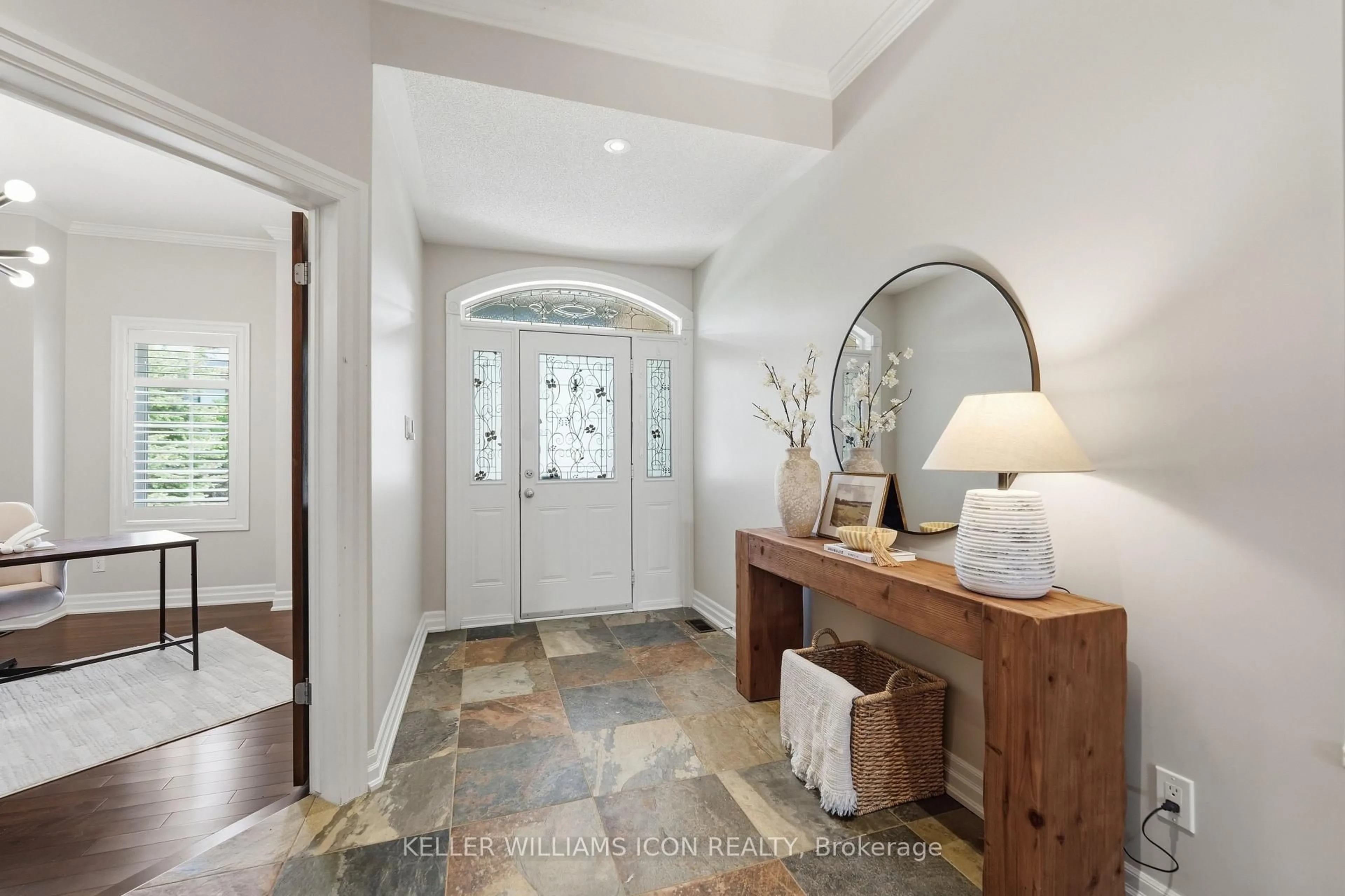 Indoor entryway for 246 Madhu Cres, Ottawa Ontario K2C 4J3