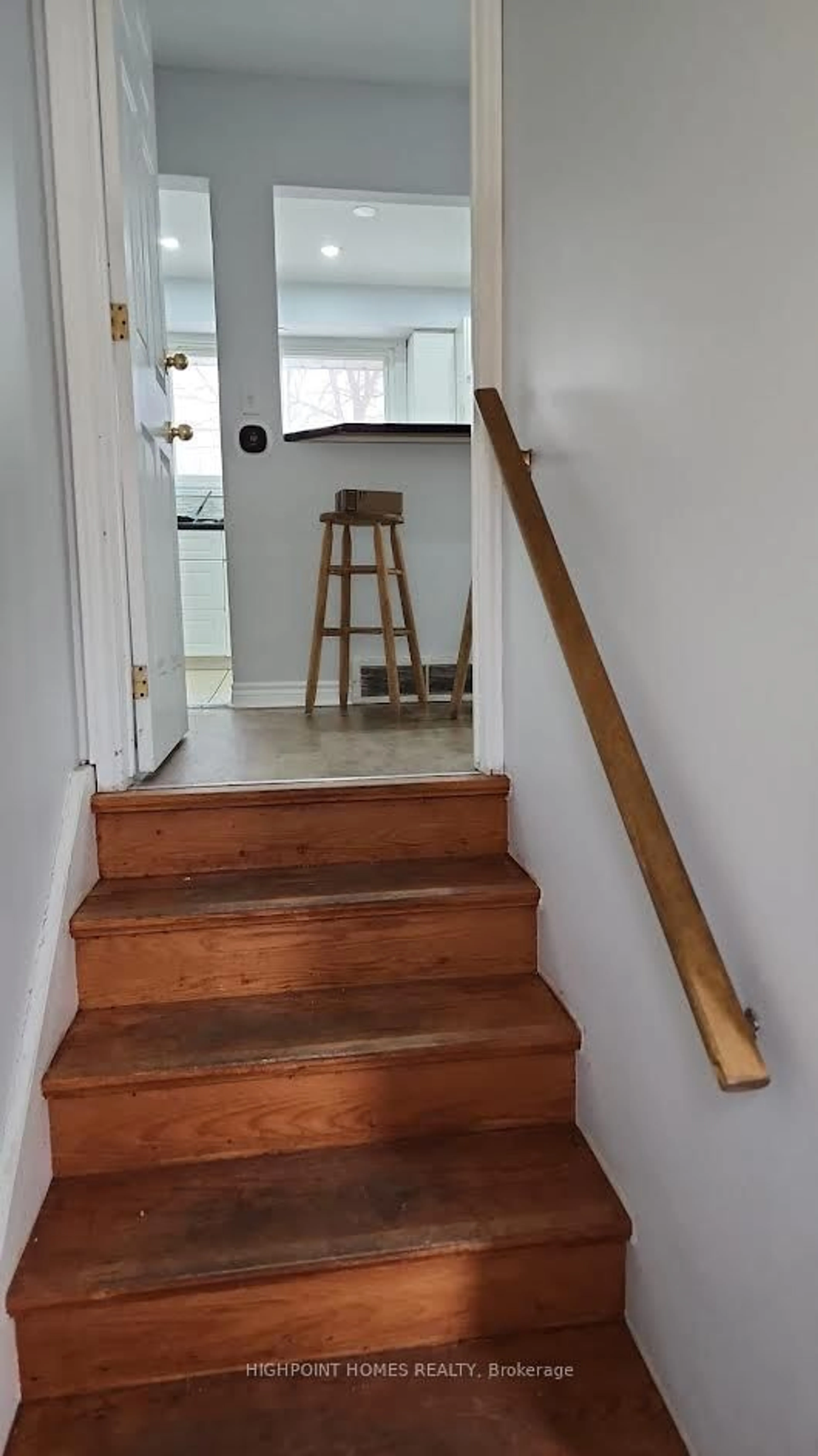 Stairs for 560 Glen Forrest Blvd, Waterloo Ontario N2L 4J2