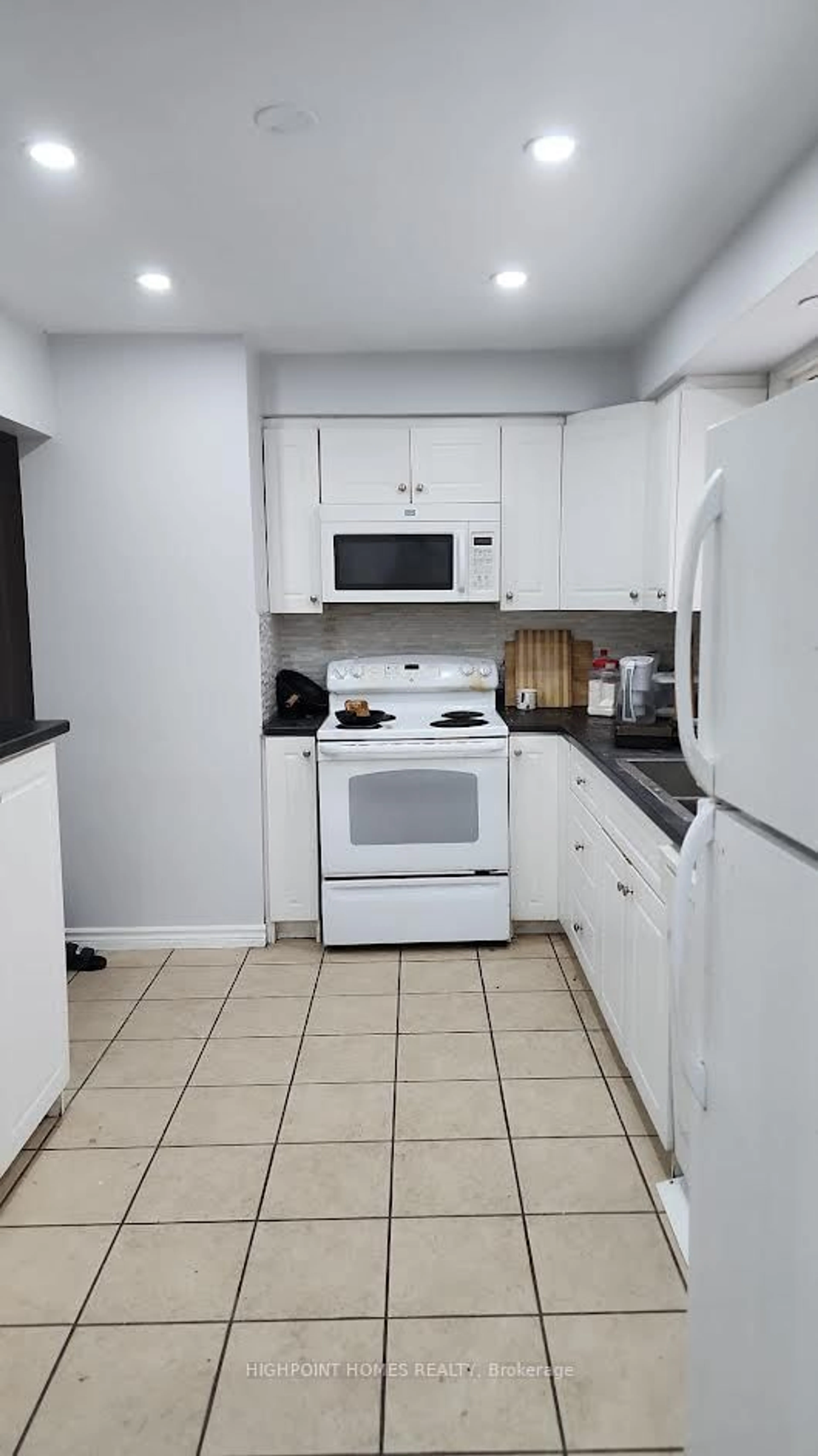Standard kitchen, unknown for 560 Glen Forrest Blvd, Waterloo Ontario N2L 4J2