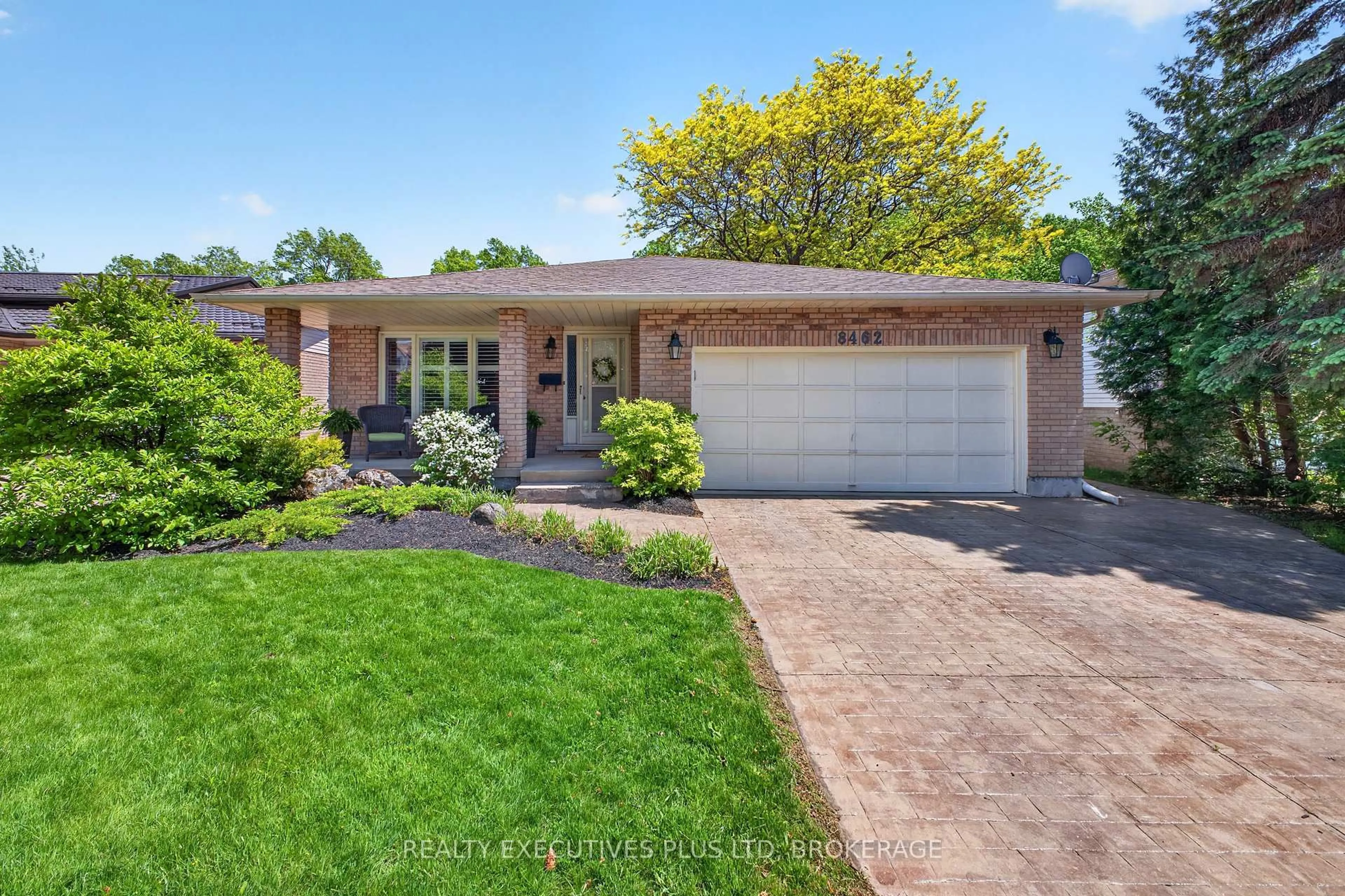 Home with brick exterior material, street for 8462 Regan Dr, Niagara Falls Ontario L2G 7P7