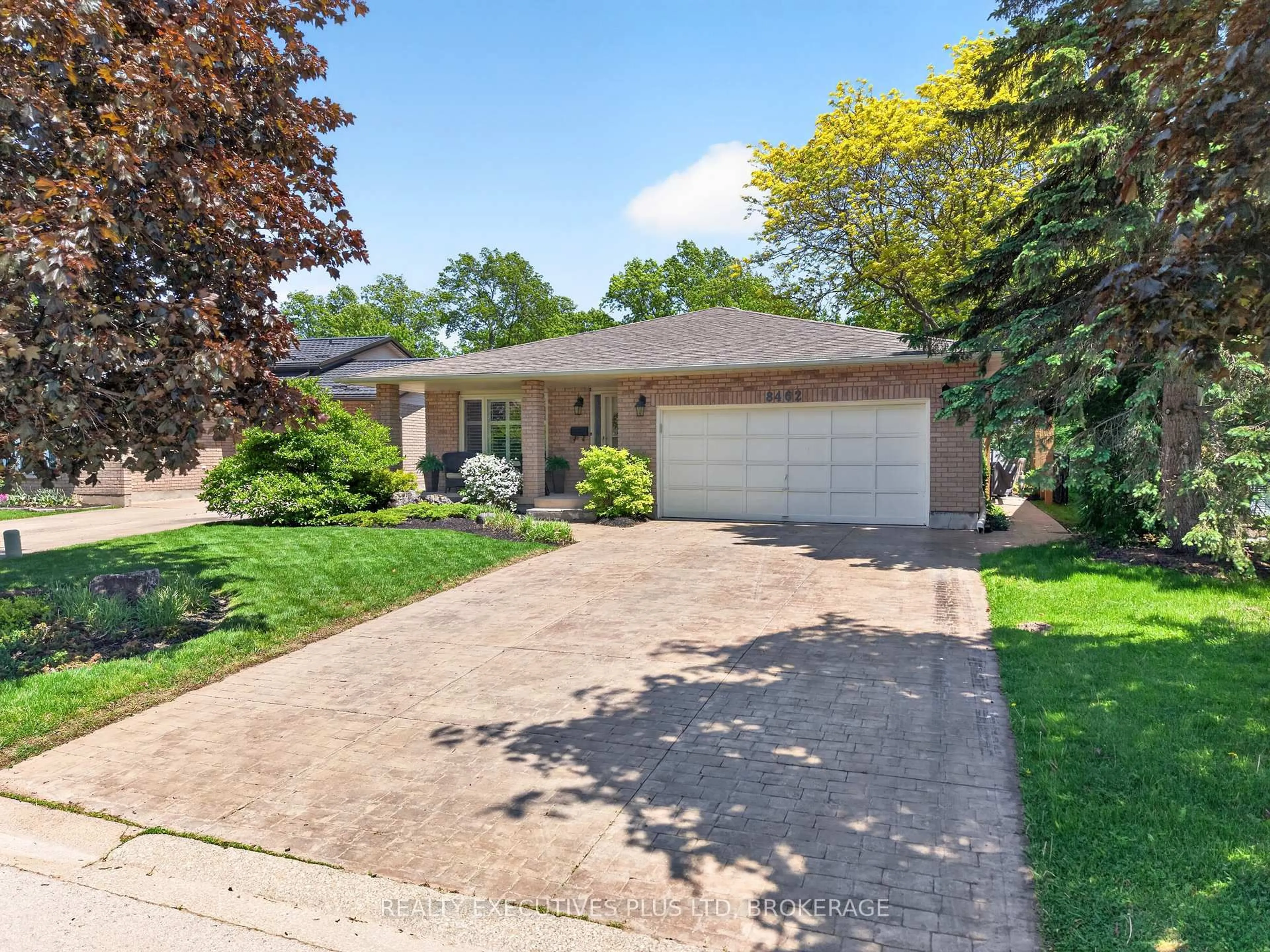 Home with brick exterior material, street for 8462 Regan Dr, Niagara Falls Ontario L2G 7P7
