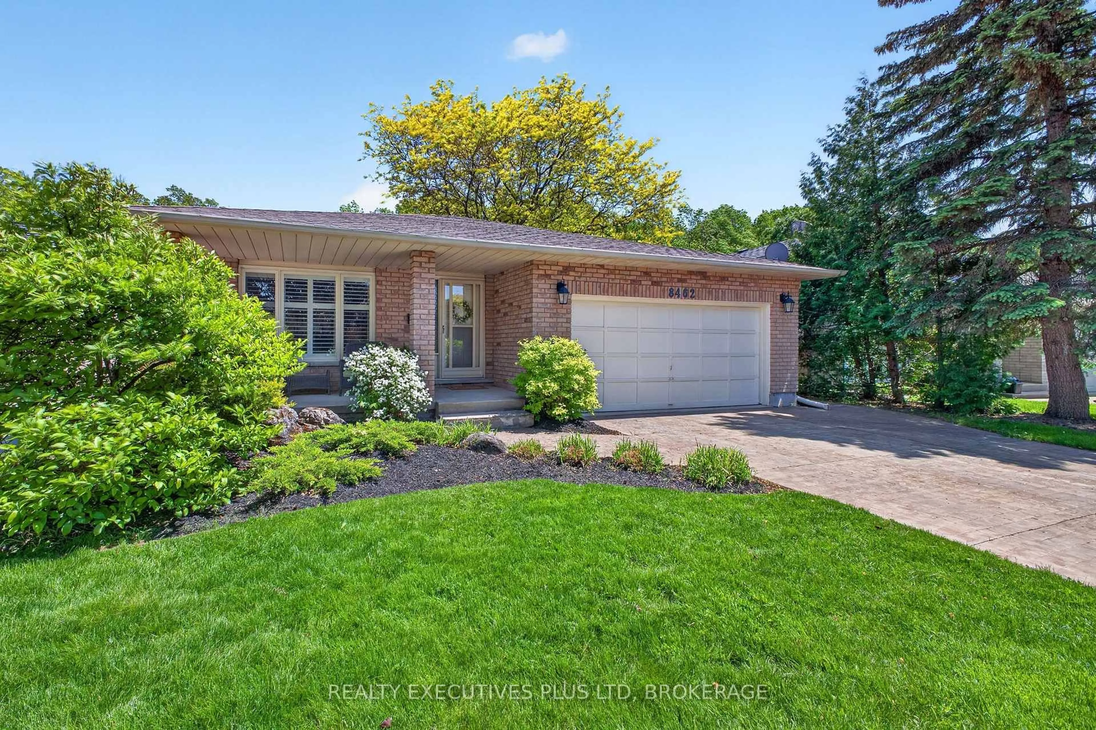 Home with brick exterior material, street for 8462 Regan Dr, Niagara Falls Ontario L2G 7P7