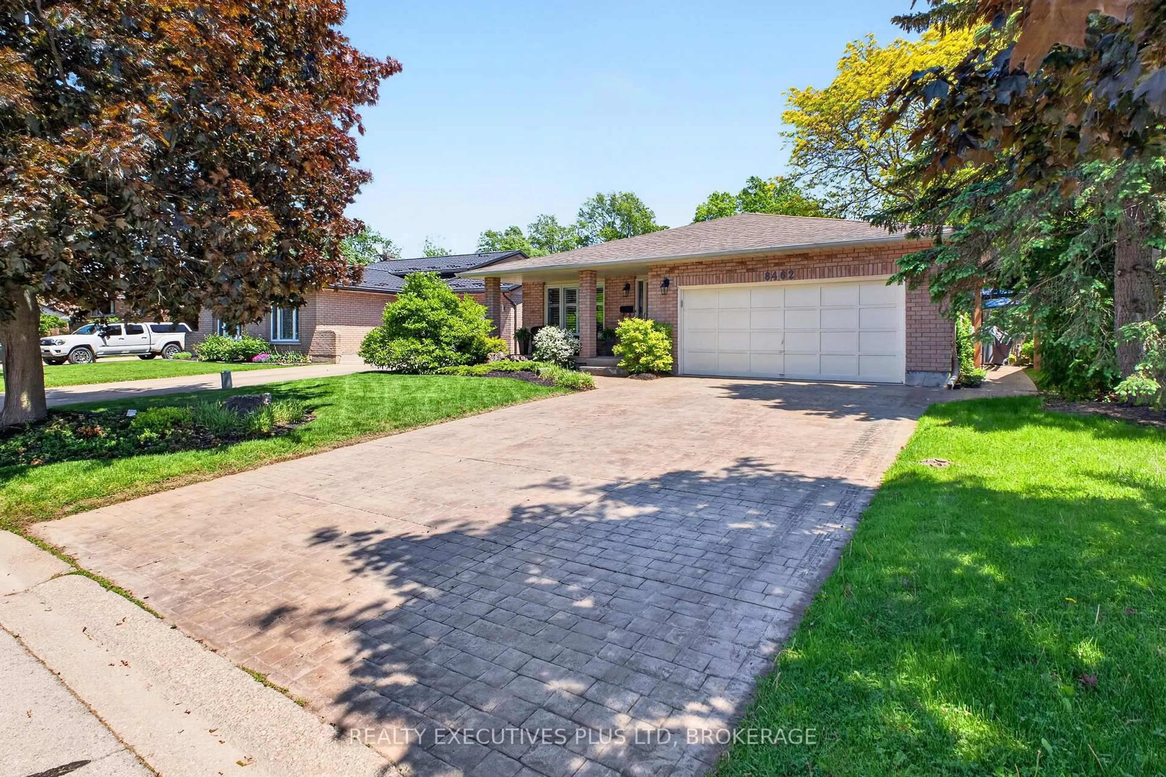 Home with brick exterior material, street for 8462 Regan Dr, Niagara Falls Ontario L2G 7P7