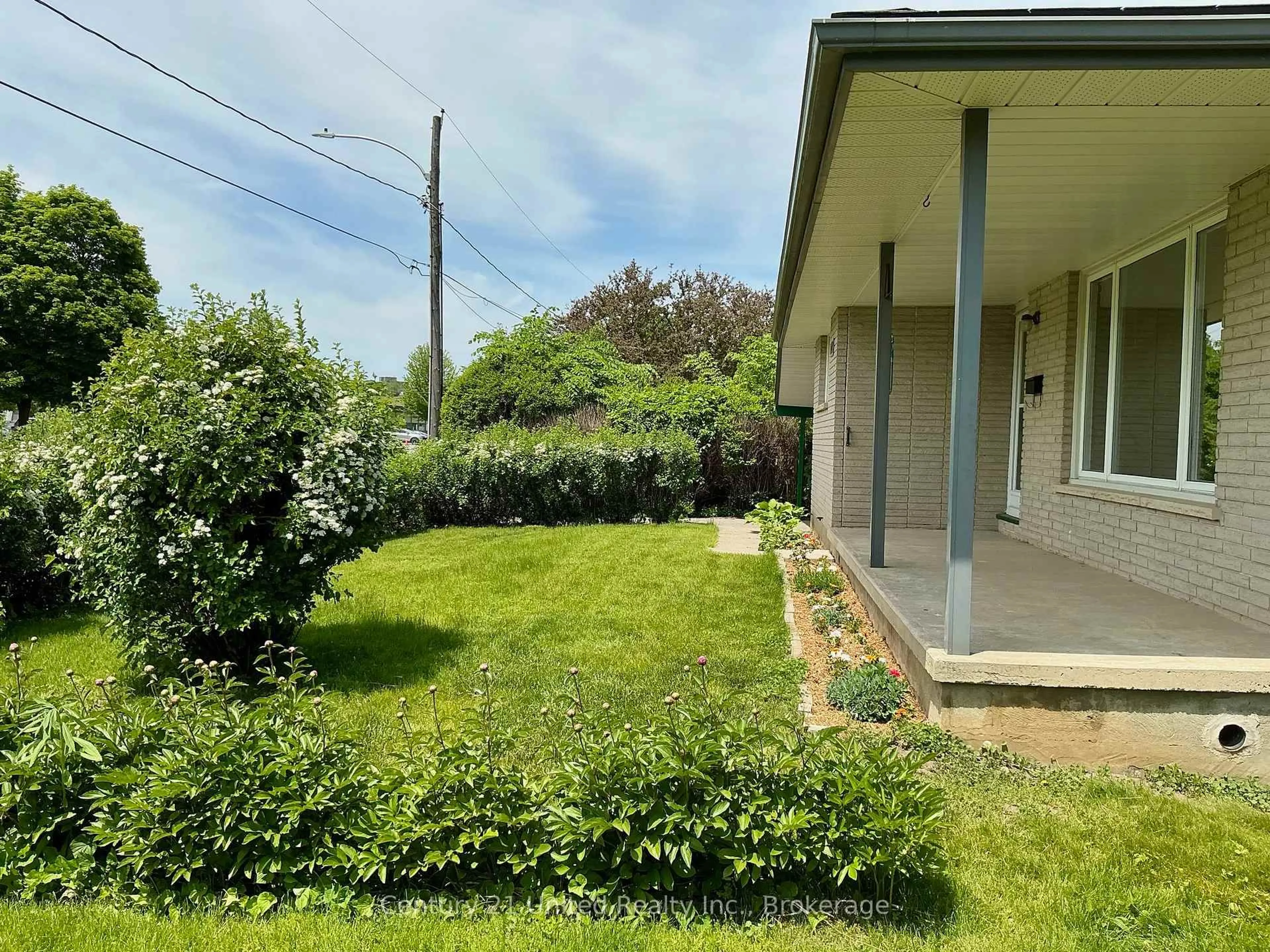 A pic from outside/outdoor area/front of a property/back of a property/a pic from drone, street for 922 Wightman Ave, Peterborough Ontario K9J 5W7