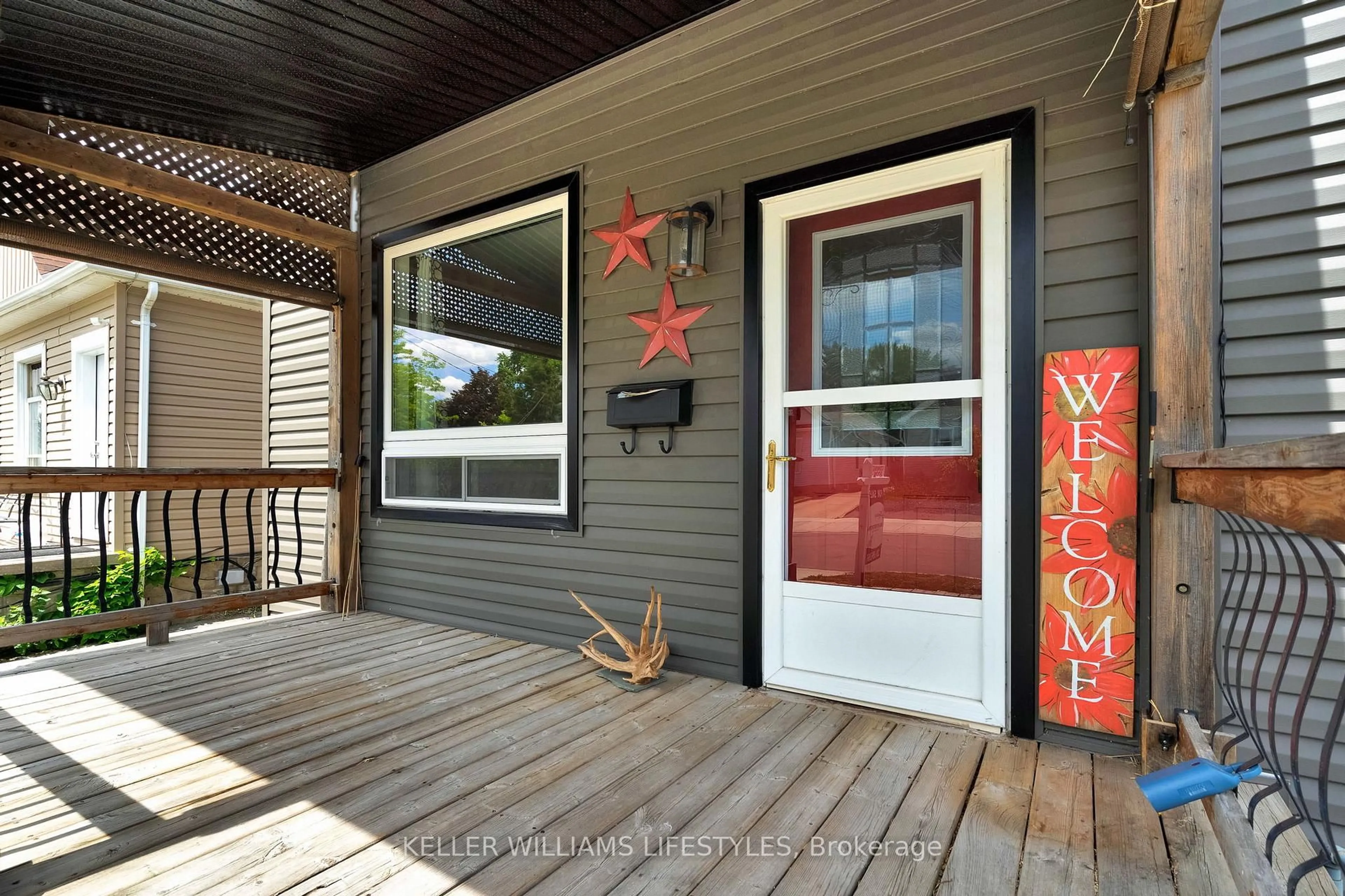 Indoor entryway for 36 Major St, London East Ontario N5Z 1E3